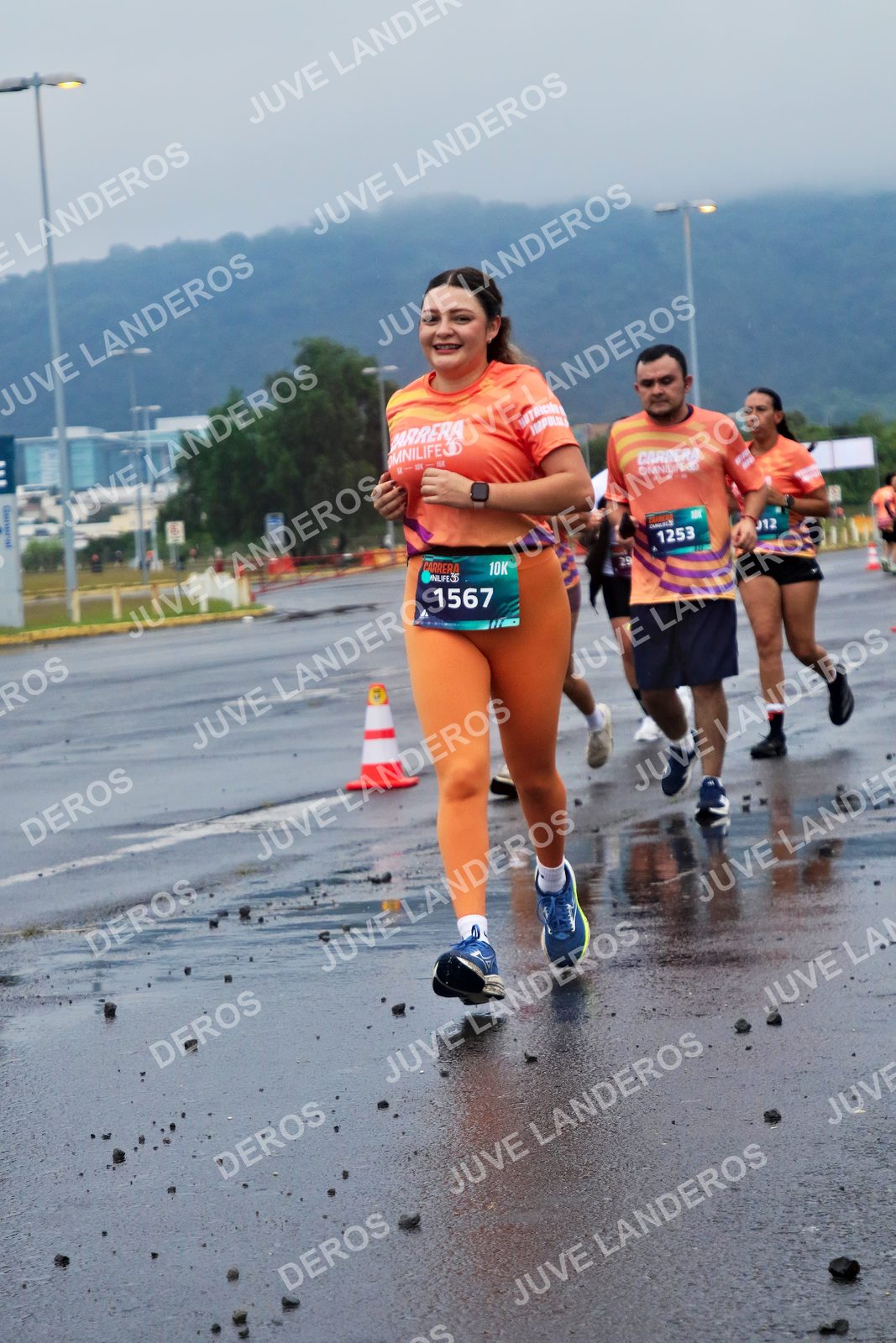 Foto de la CARRERA OMNILIFE GUADALAJARA en Estadio Akron, Zapopan a las 07:43 · dorsal 1567, 1253, 29