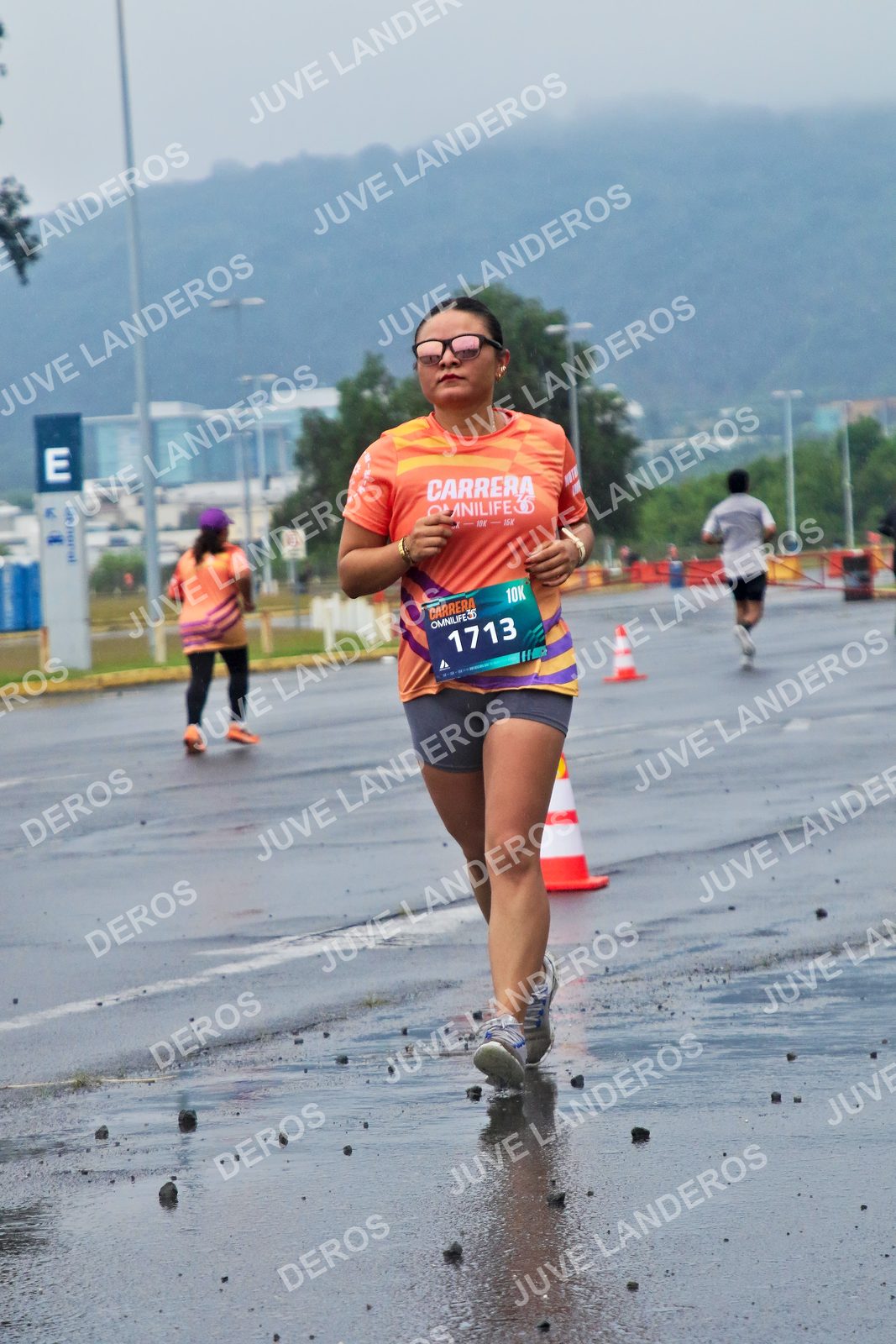 Foto de la CARRERA OMNILIFE GUADALAJARA en Estadio Akron, Zapopan a las 07:49 · dorsal 1713