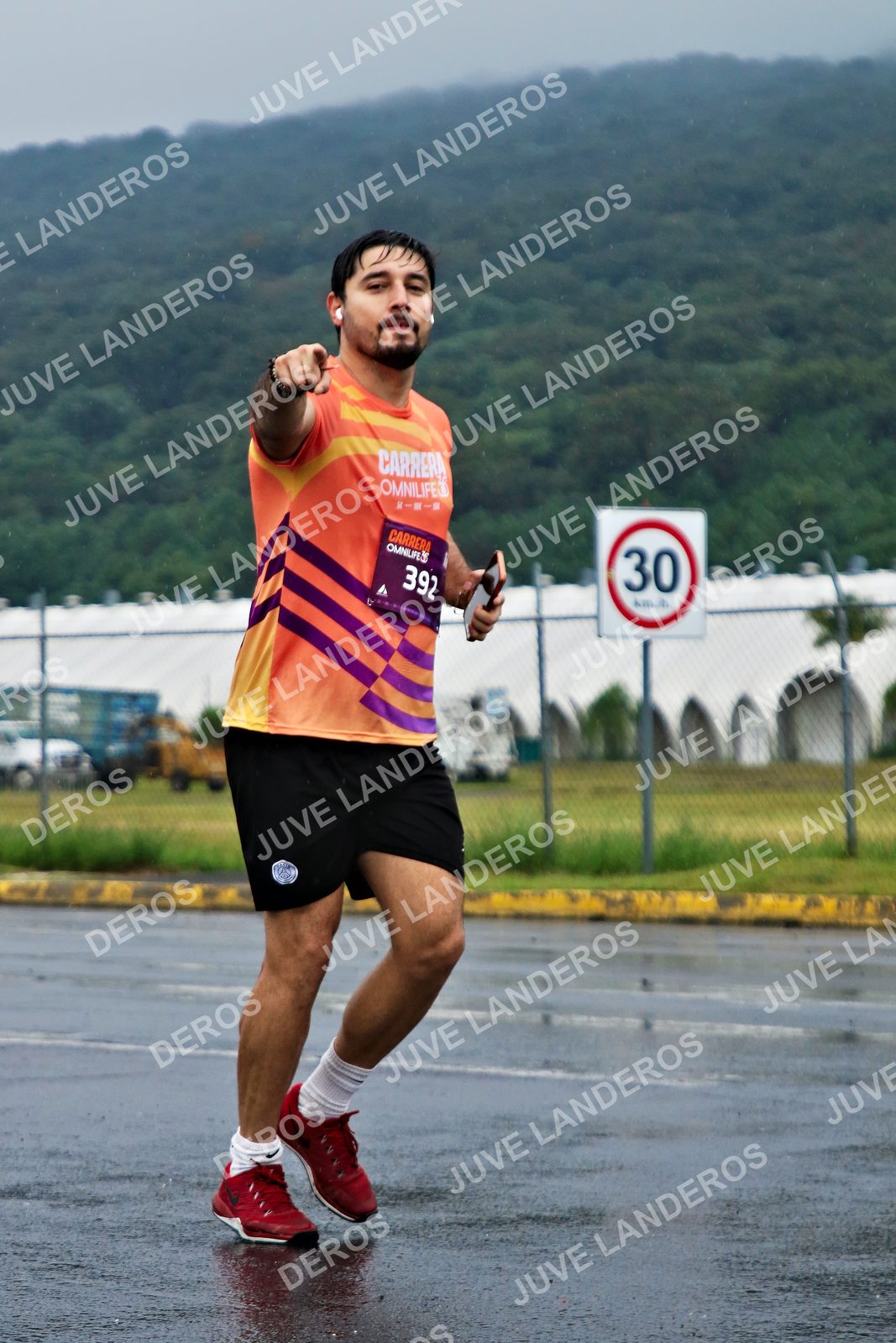Foto de la CARRERA OMNILIFE GUADALAJARA en Estadio Akron, Zapopan a las 08:09 · dorsal 30, 392