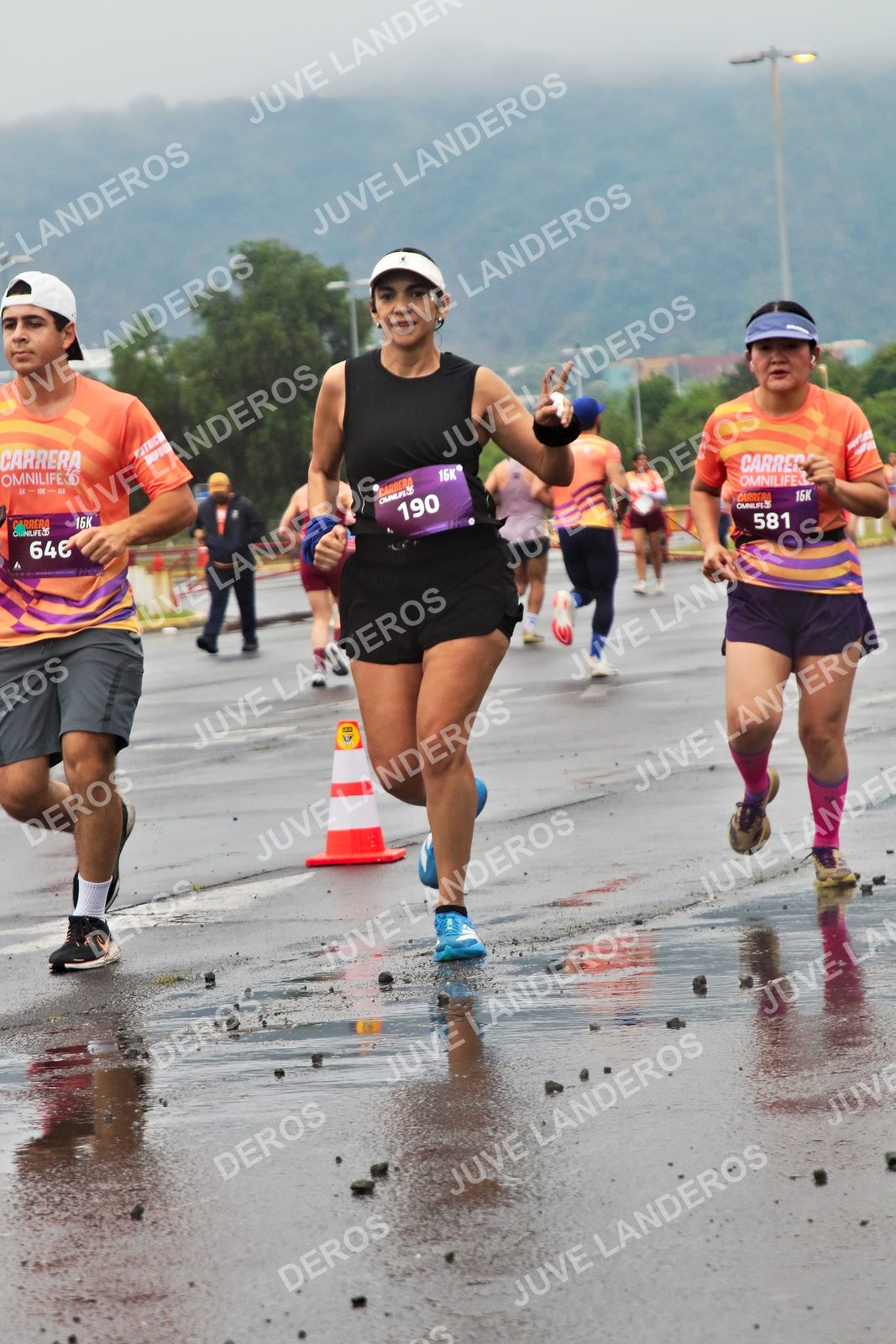 Foto de la CARRERA OMNILIFE GUADALAJARA en Estadio Akron, Zapopan a las 07:31 · dorsal 581, 190