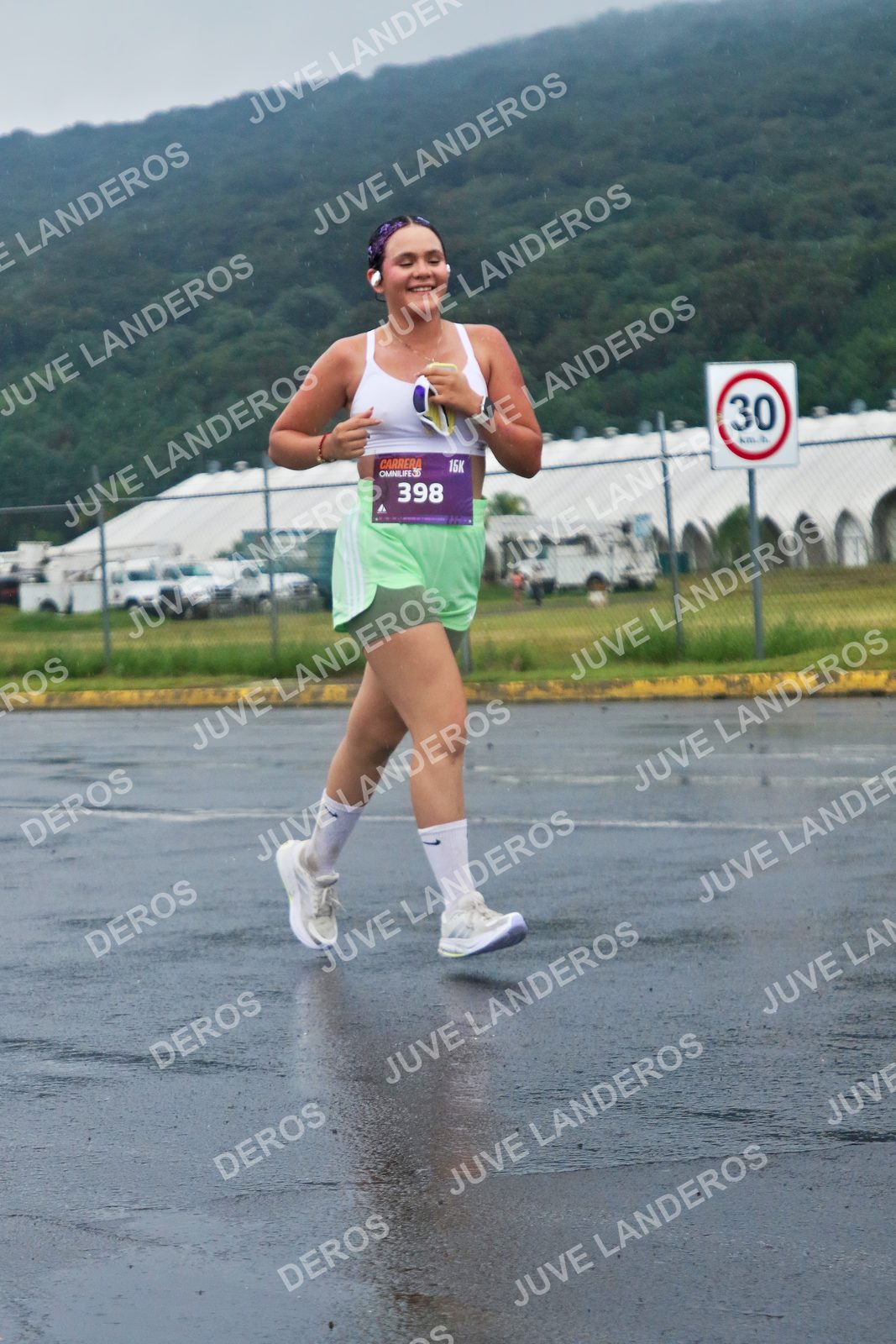 Foto de la CARRERA OMNILIFE GUADALAJARA en Estadio Akron, Zapopan a las 08:03 · dorsal 398, 30