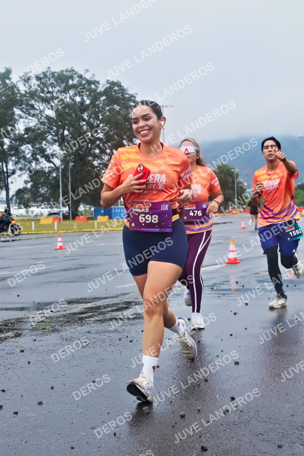 Foto de la CARRERA OMNILIFE GUADALAJARA en Estadio Akron, Zapopan a las 07:36 · dorsal 476, 698, 1592