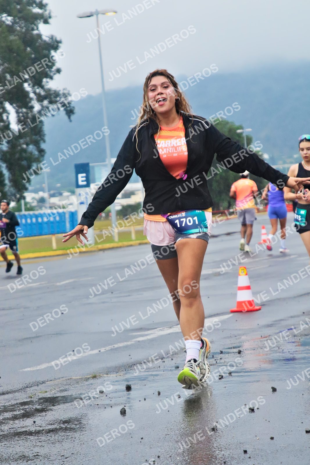 Foto de la CARRERA OMNILIFE GUADALAJARA en Estadio Akron, Zapopan a las 07:45 · dorsal 1701, 15
