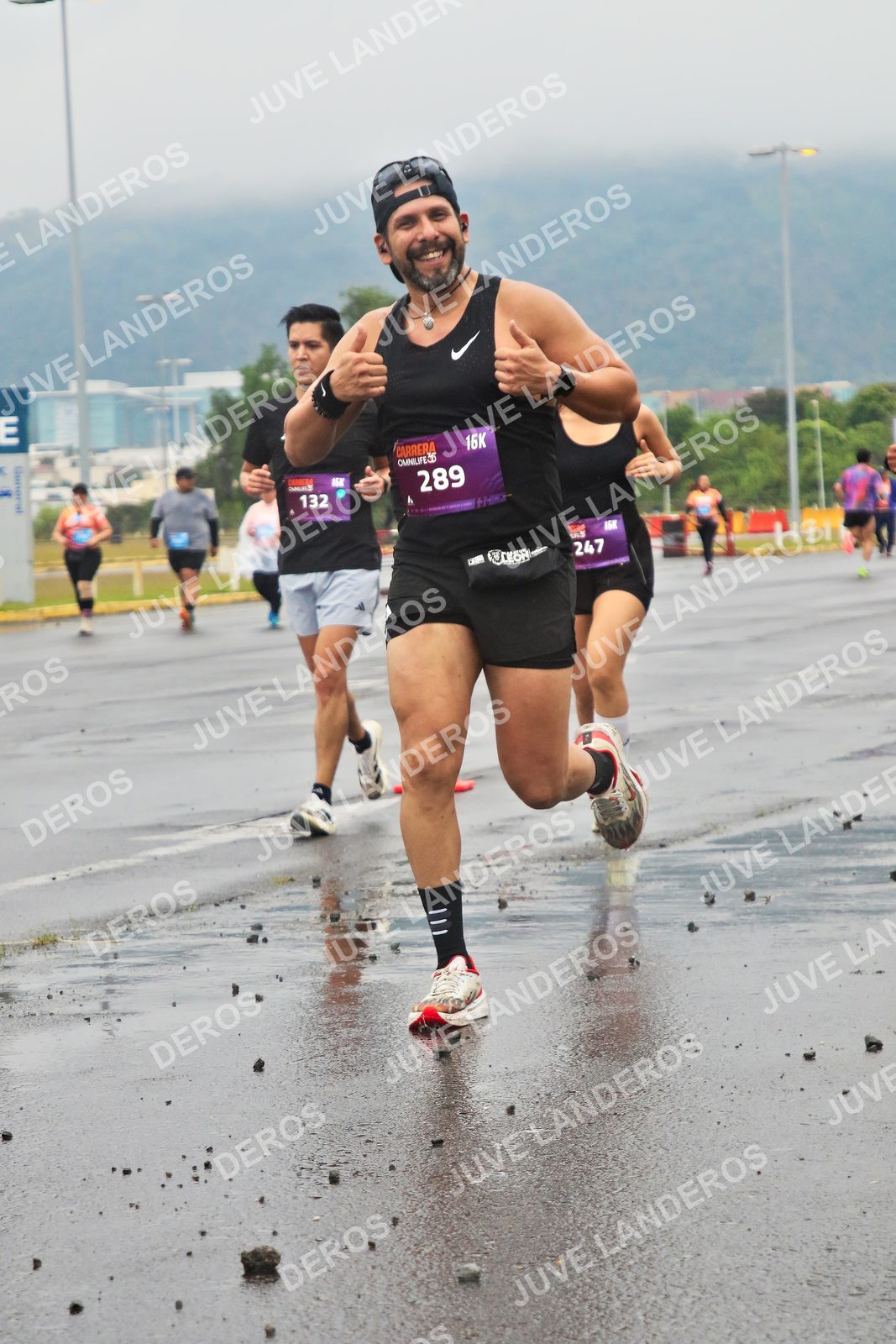 Foto de la CARRERA OMNILIFE GUADALAJARA en Estadio Akron, Zapopan a las 07:32 · dorsal 289, 132, 247
