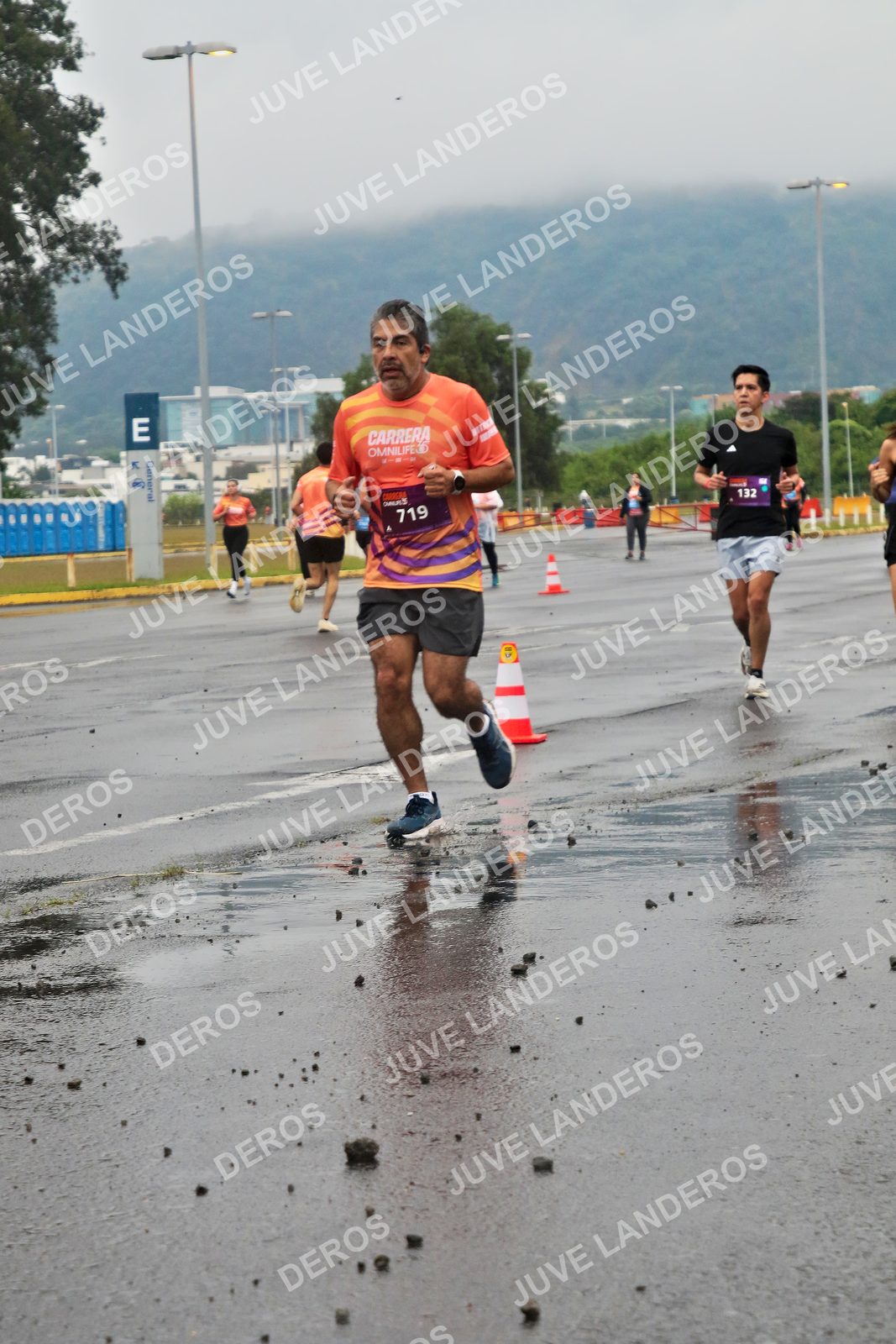 Foto de la CARRERA OMNILIFE GUADALAJARA en Estadio Akron, Zapopan a las 07:32 · dorsal 719, 132