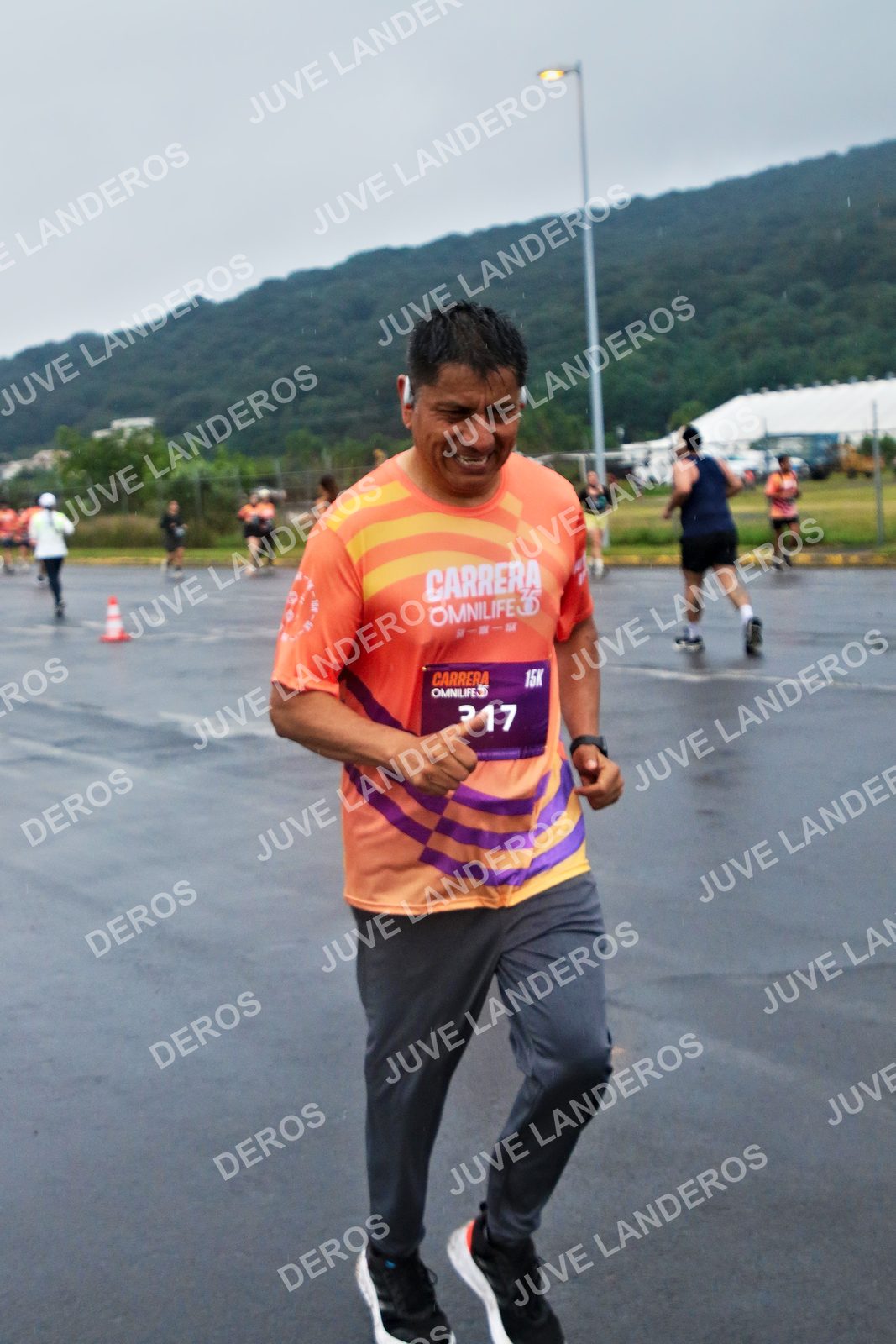 Foto de la CARRERA OMNILIFE GUADALAJARA en Estadio Akron, Zapopan a las 07:51 · dorsal 317