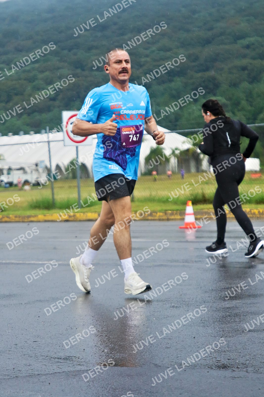 Foto de la CARRERA OMNILIFE GUADALAJARA en Estadio Akron, Zapopan a las 07:53 · dorsal 747