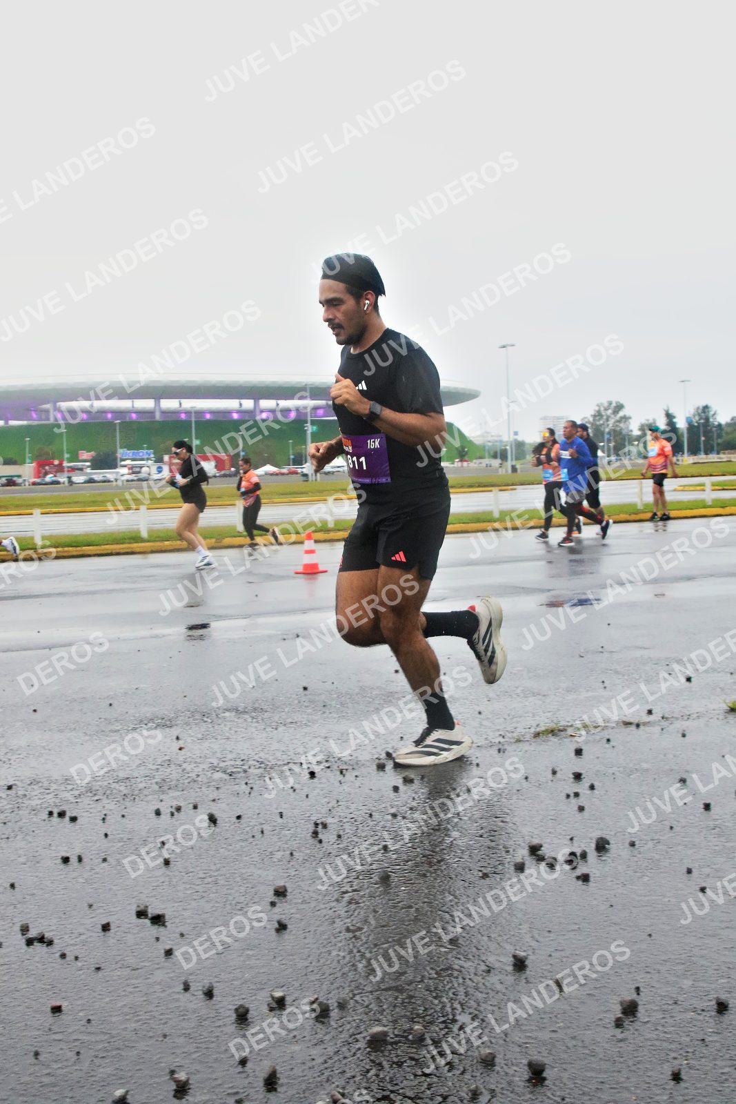 Foto de la CARRERA OMNILIFE GUADALAJARA en Estadio Akron, Zapopan a las 07:24 · dorsal 811