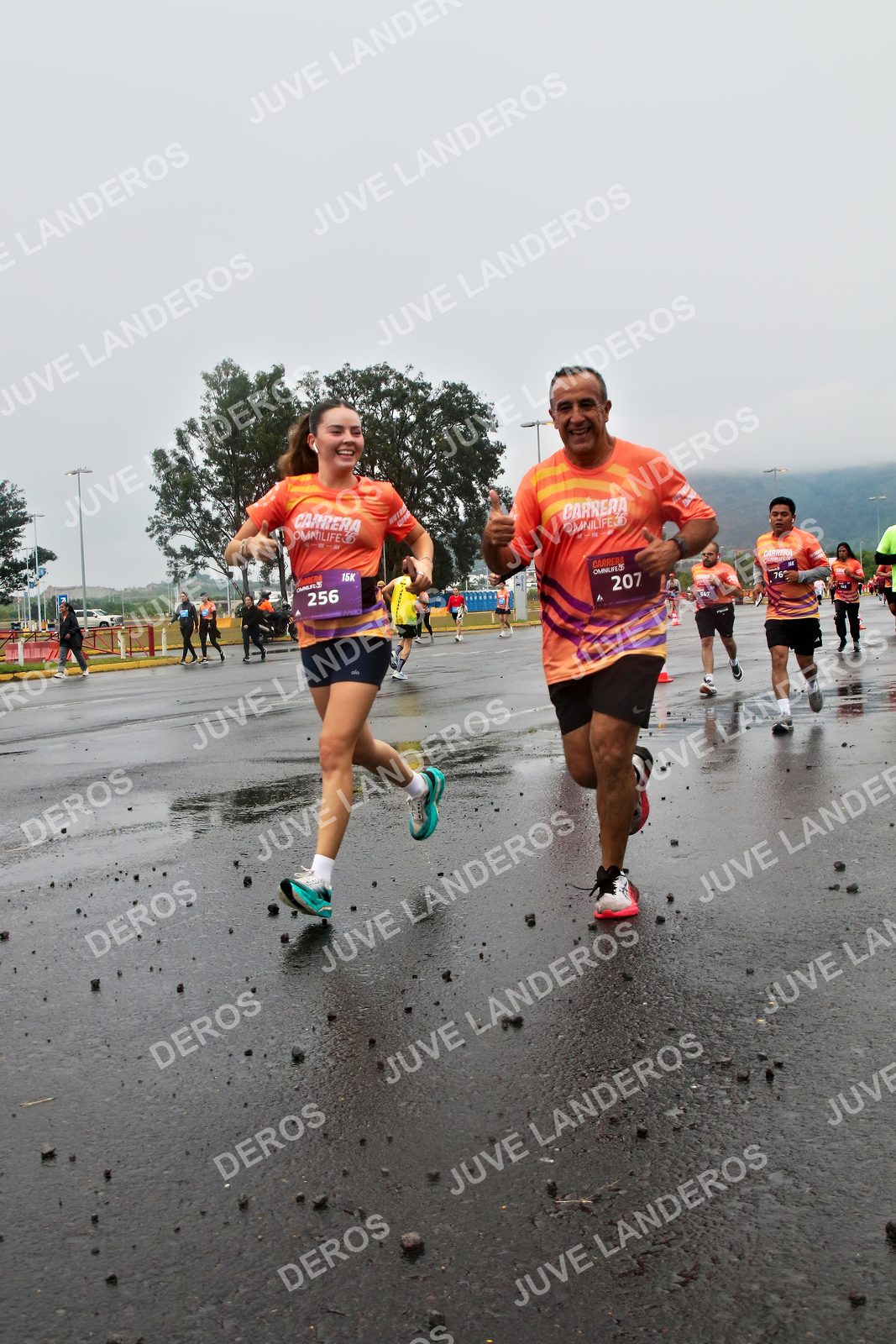 Foto de la CARRERA OMNILIFE GUADALAJARA en Estadio Akron, Zapopan a las 07:31 · dorsal 207, 256