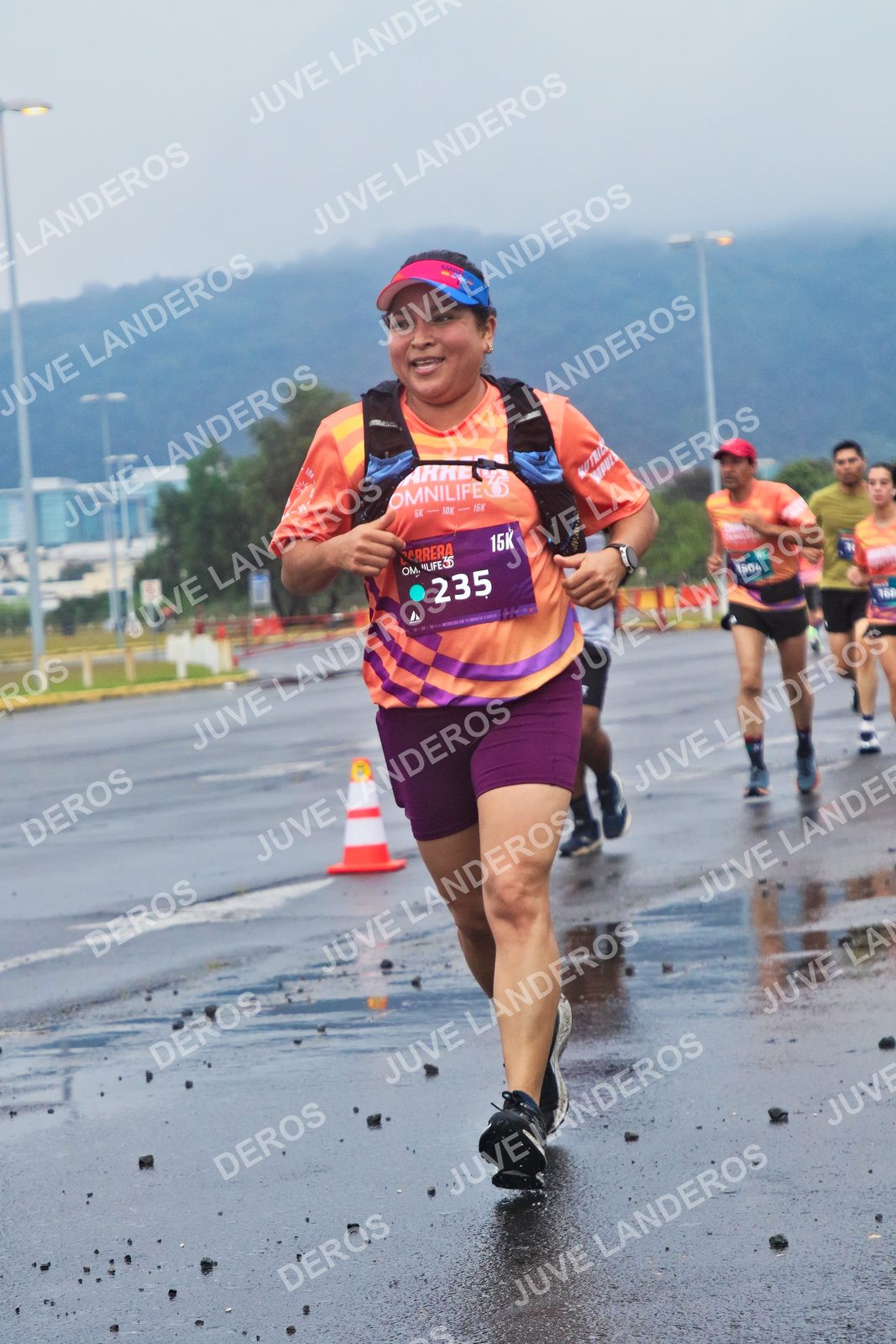 Foto de la CARRERA OMNILIFE GUADALAJARA en Estadio Akron, Zapopan a las 07:38 · dorsal 235, 1504, 168