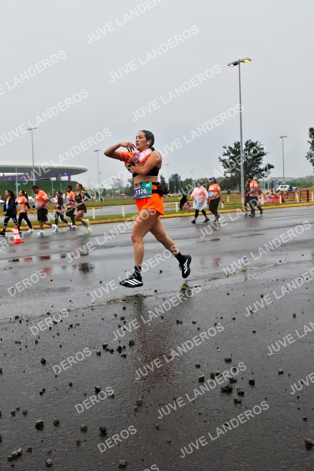 Foto de la CARRERA OMNILIFE GUADALAJARA en Estadio Akron, Zapopan a las 07:32 · dorsal 1326