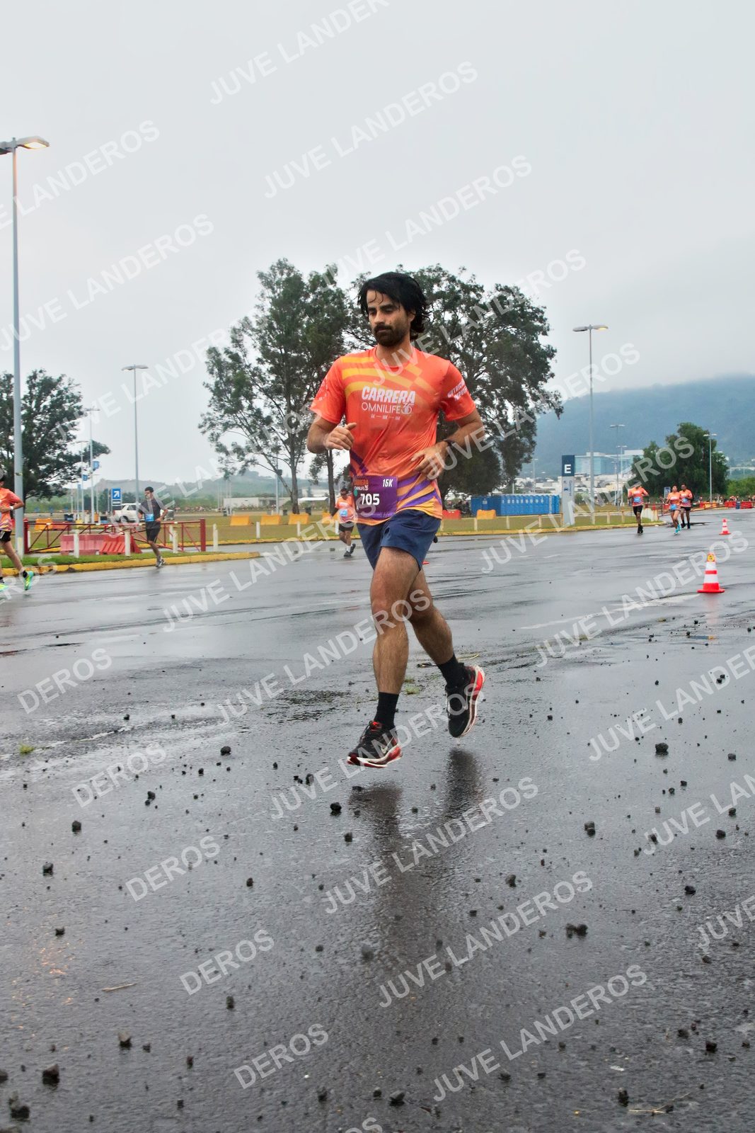 Foto de la CARRERA OMNILIFE GUADALAJARA en Estadio Akron, Zapopan a las 07:21 · dorsal 705