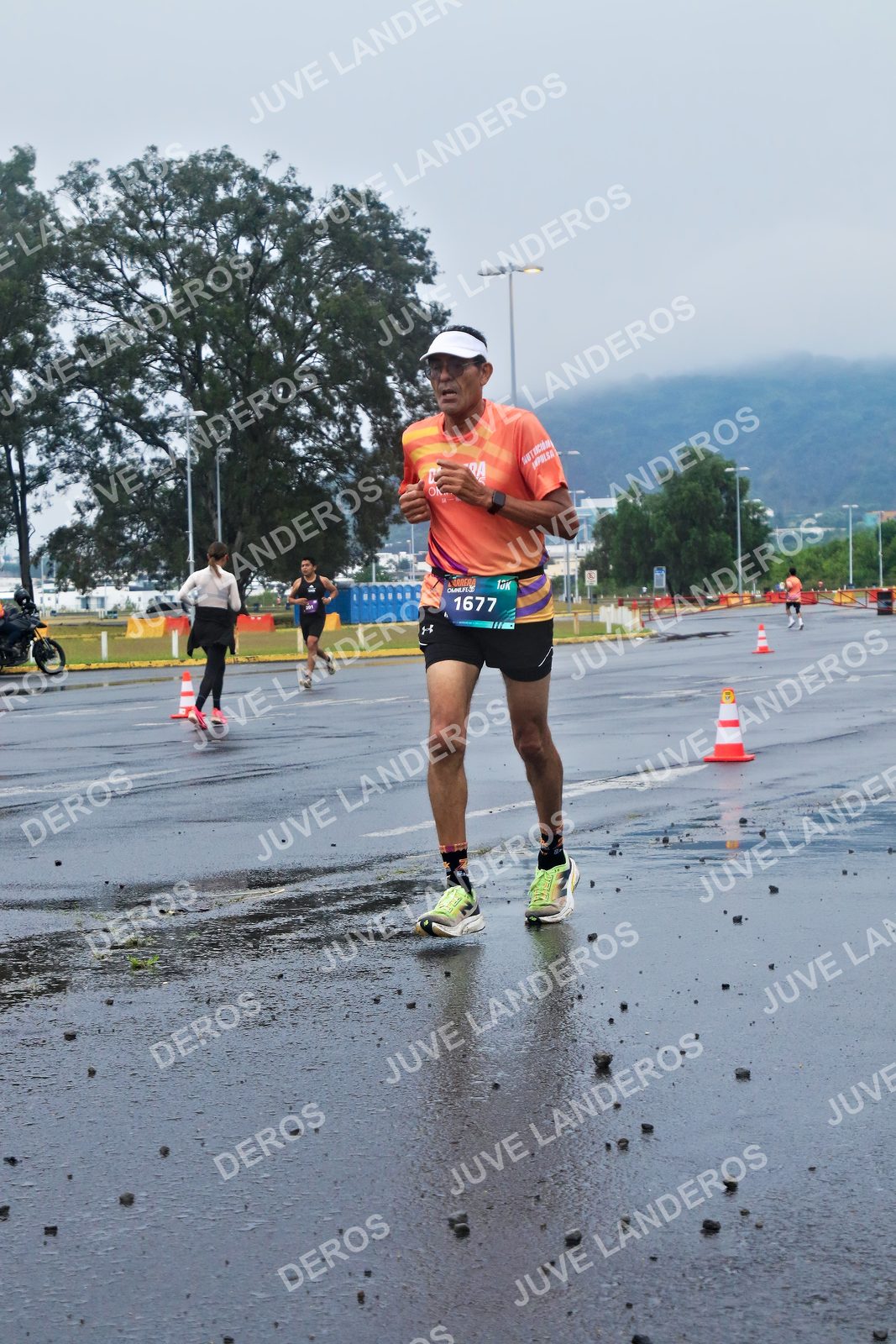 Foto de la CARRERA OMNILIFE GUADALAJARA en Estadio Akron, Zapopan a las 07:36 · dorsal 1677