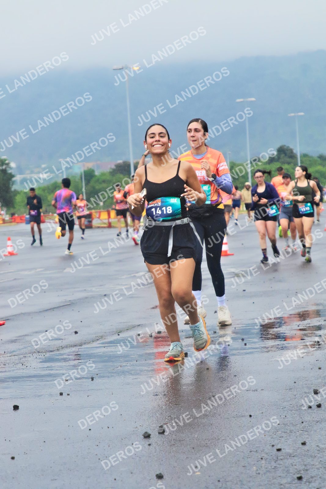 Foto de la CARRERA OMNILIFE GUADALAJARA en Estadio Akron, Zapopan a las 07:47 · dorsal 1418, 1510, 62