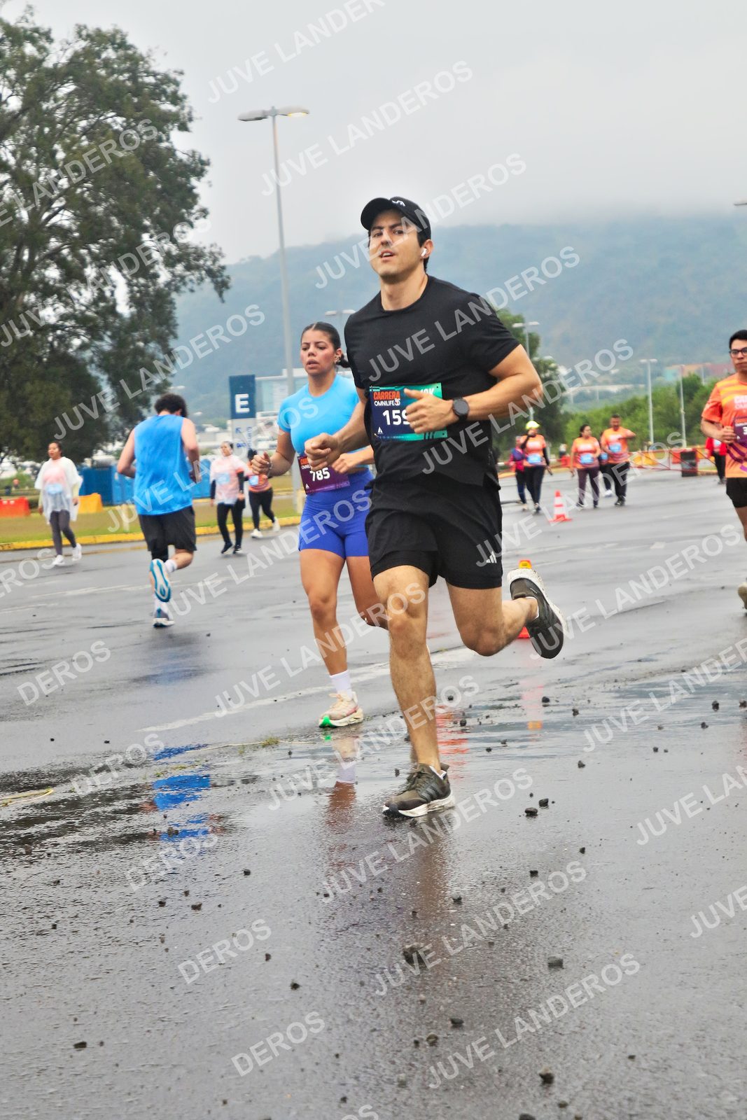 Foto de la CARRERA OMNILIFE GUADALAJARA en Estadio Akron, Zapopan a las 07:33 · dorsal 159, 785