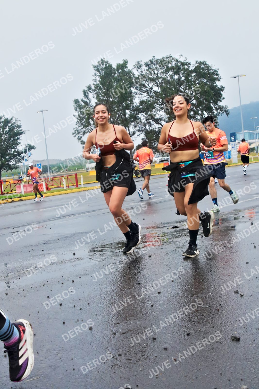 Foto de la CARRERA OMNILIFE GUADALAJARA en Estadio Akron, Zapopan a las 07:44 · dorsal 1124