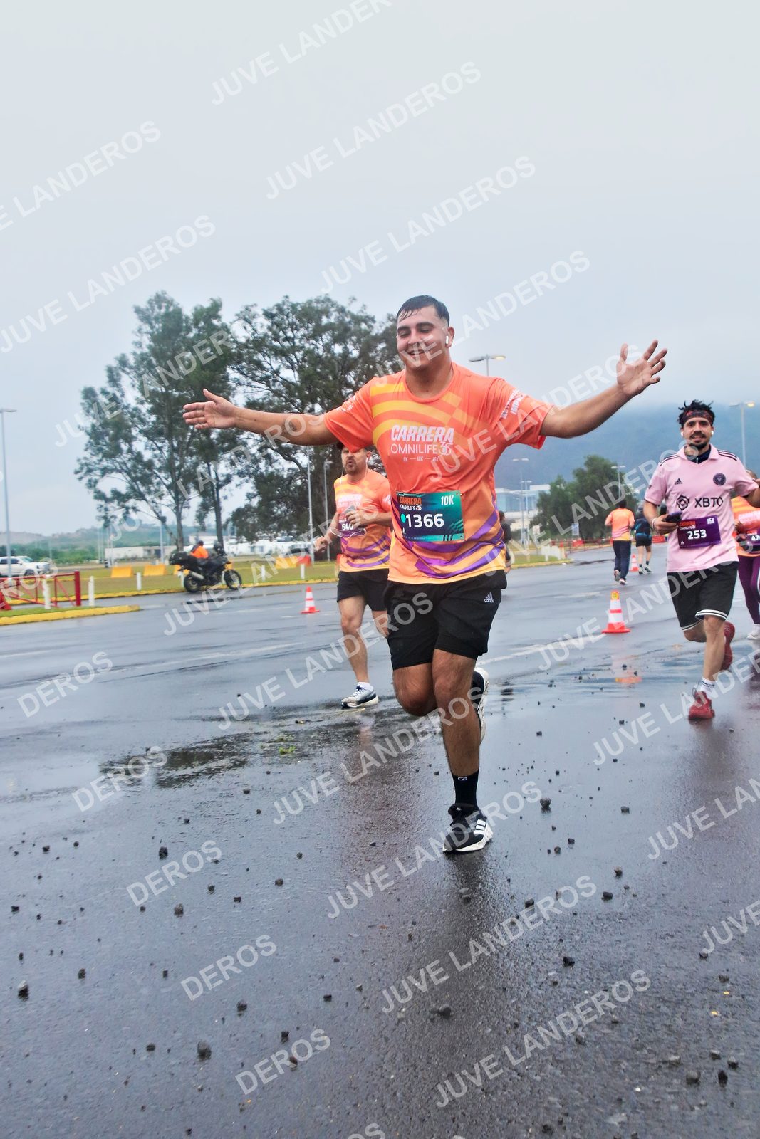 Foto de la CARRERA OMNILIFE GUADALAJARA en Estadio Akron, Zapopan a las 07:36 · dorsal 253
