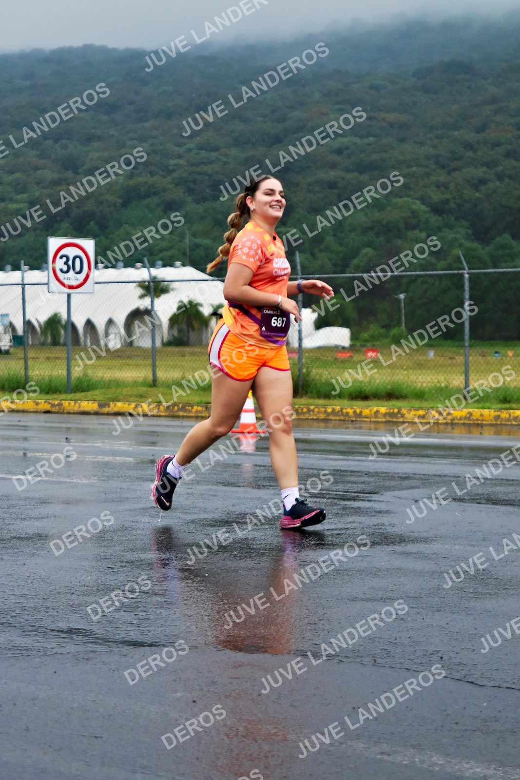 Foto de la CARRERA OMNILIFE GUADALAJARA en Estadio Akron, Zapopan a las 08:10 · dorsal 30, 687