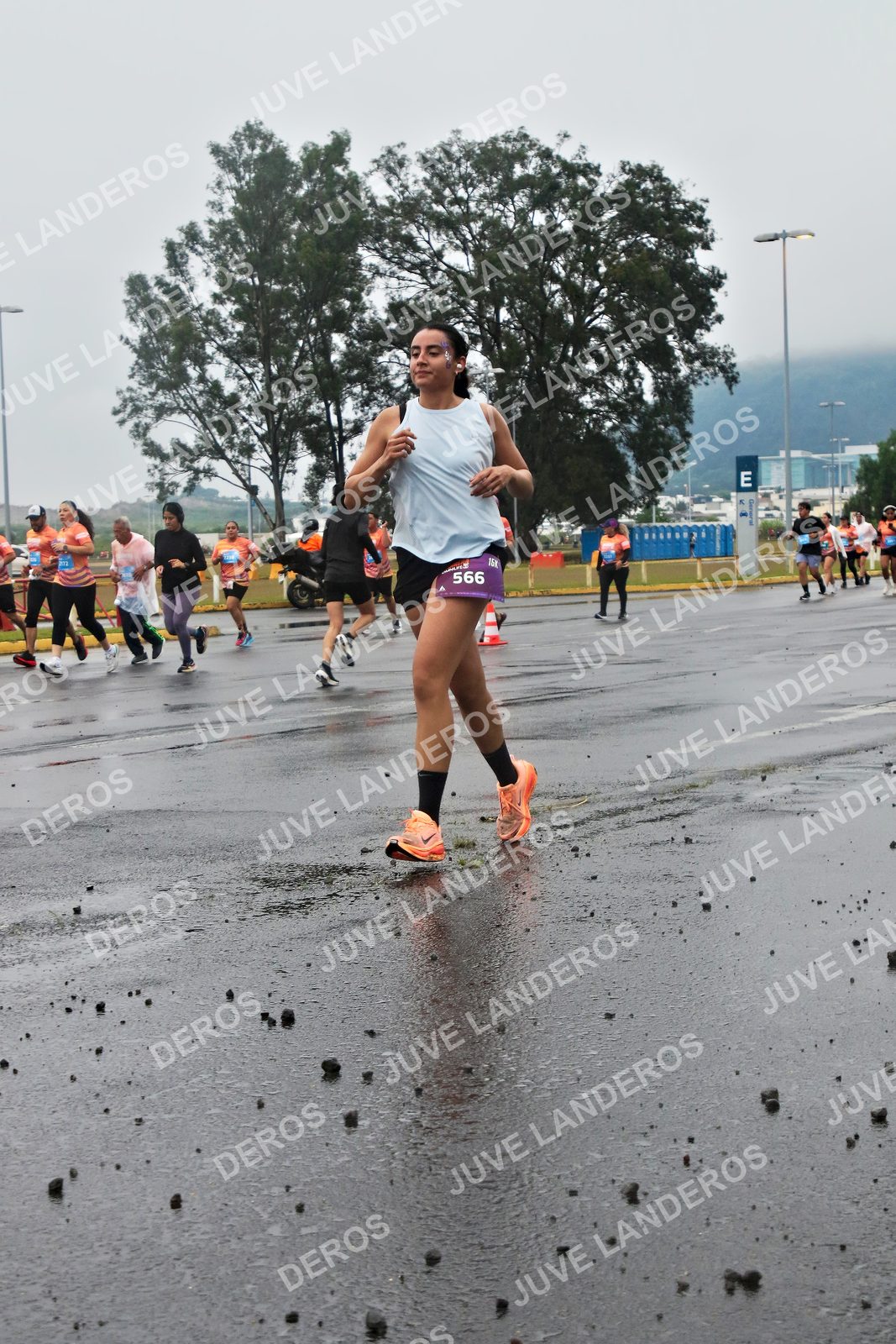 Foto de la CARRERA OMNILIFE GUADALAJARA en Estadio Akron, Zapopan a las 07:26 · dorsal 566