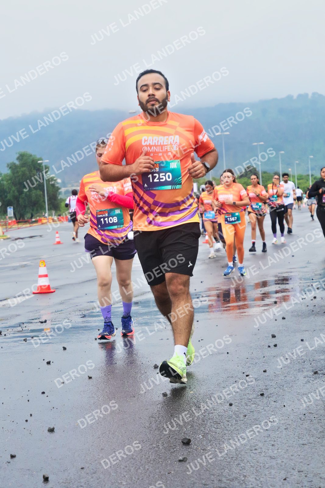 Foto de la CARRERA OMNILIFE GUADALAJARA en Estadio Akron, Zapopan a las 07:43 · dorsal 1250, 1108, 1567, 1012