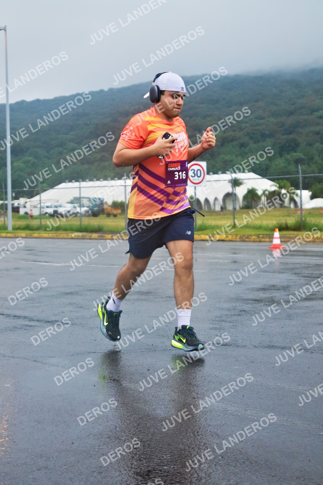 Foto de la CARRERA OMNILIFE GUADALAJARA en Estadio Akron, Zapopan a las 07:59 · dorsal 30, 316