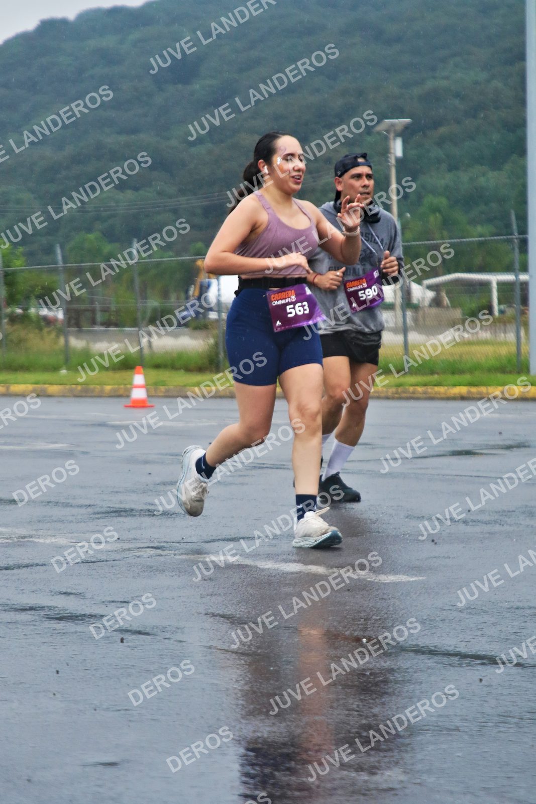 Foto de la CARRERA OMNILIFE GUADALAJARA en Estadio Akron, Zapopan a las 07:59 · dorsal 563, 590