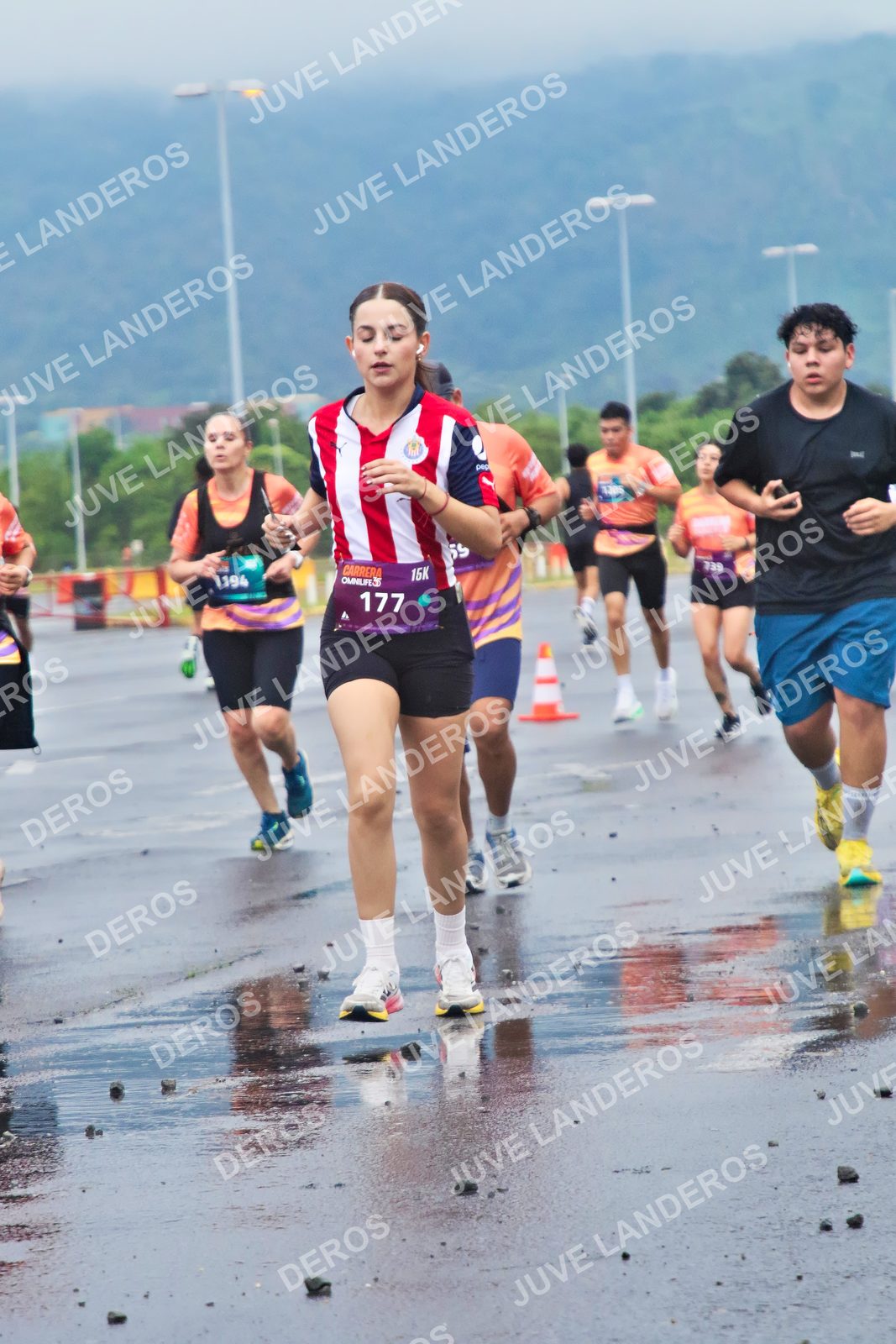 Foto de la CARRERA OMNILIFE GUADALAJARA en Estadio Akron, Zapopan a las 07:37 · dorsal 177, 1194