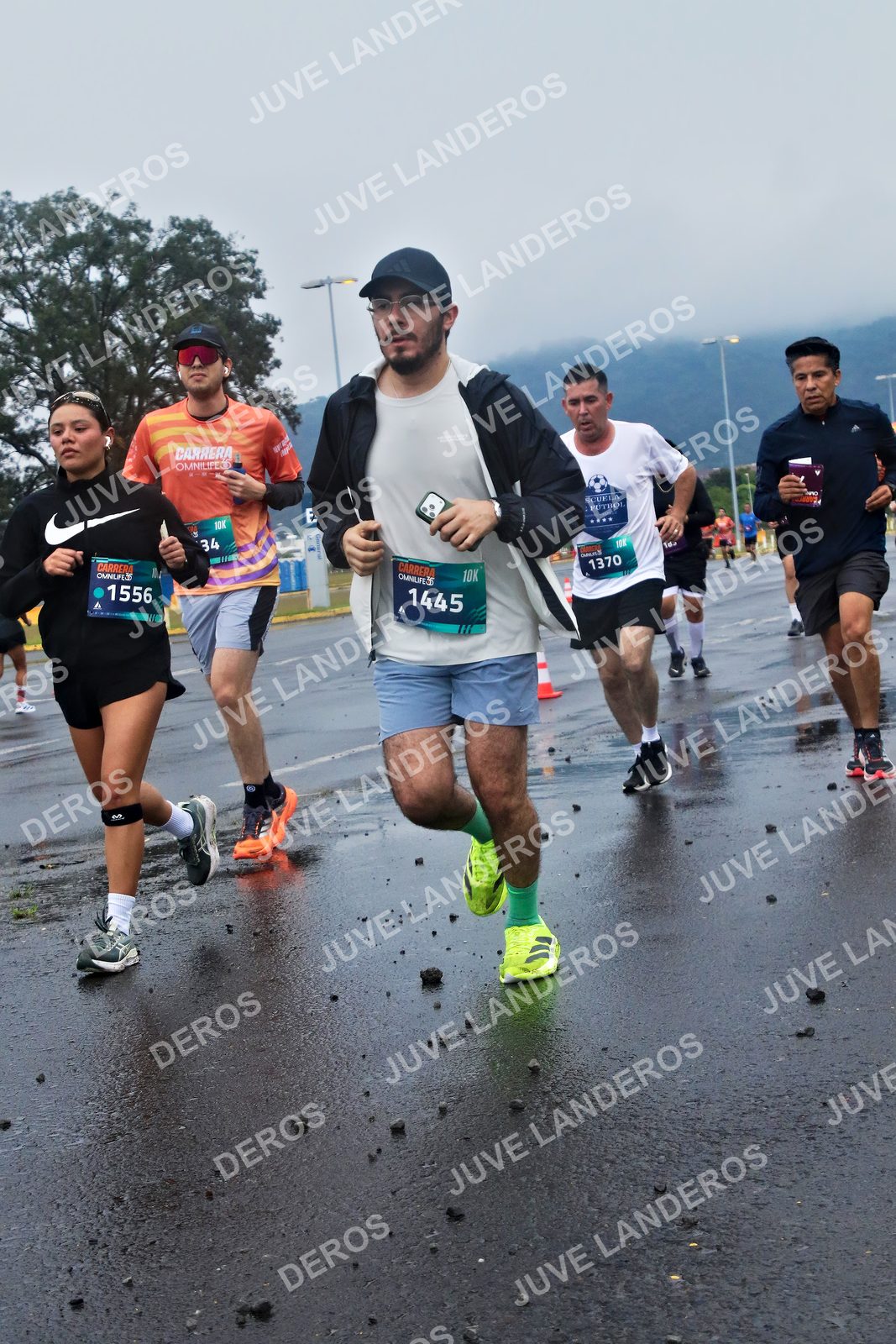 Foto de la CARRERA OMNILIFE GUADALAJARA en Estadio Akron, Zapopan a las 07:38 · dorsal 1445, 1556, 1370, 34