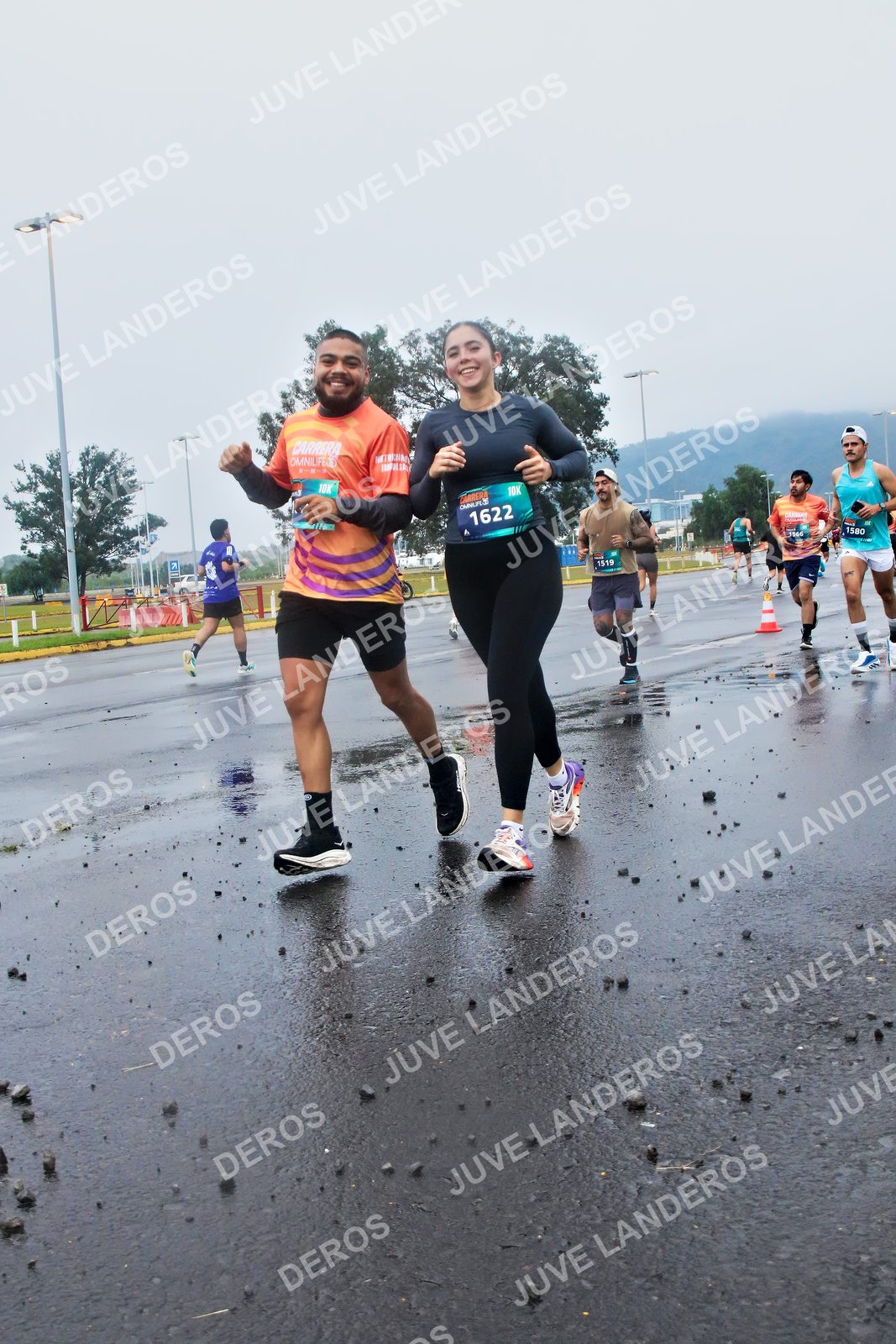 Foto de la CARRERA OMNILIFE GUADALAJARA en Estadio Akron, Zapopan a las 07:41 · dorsal 1622, 1580, 1519