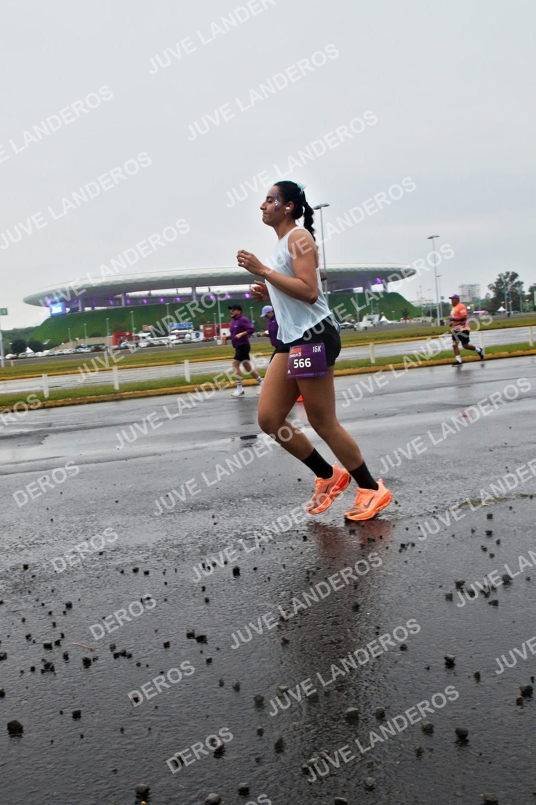 Foto de la CARRERA OMNILIFE GUADALAJARA en Estadio Akron, Zapopan a las 07:26 · dorsal 566