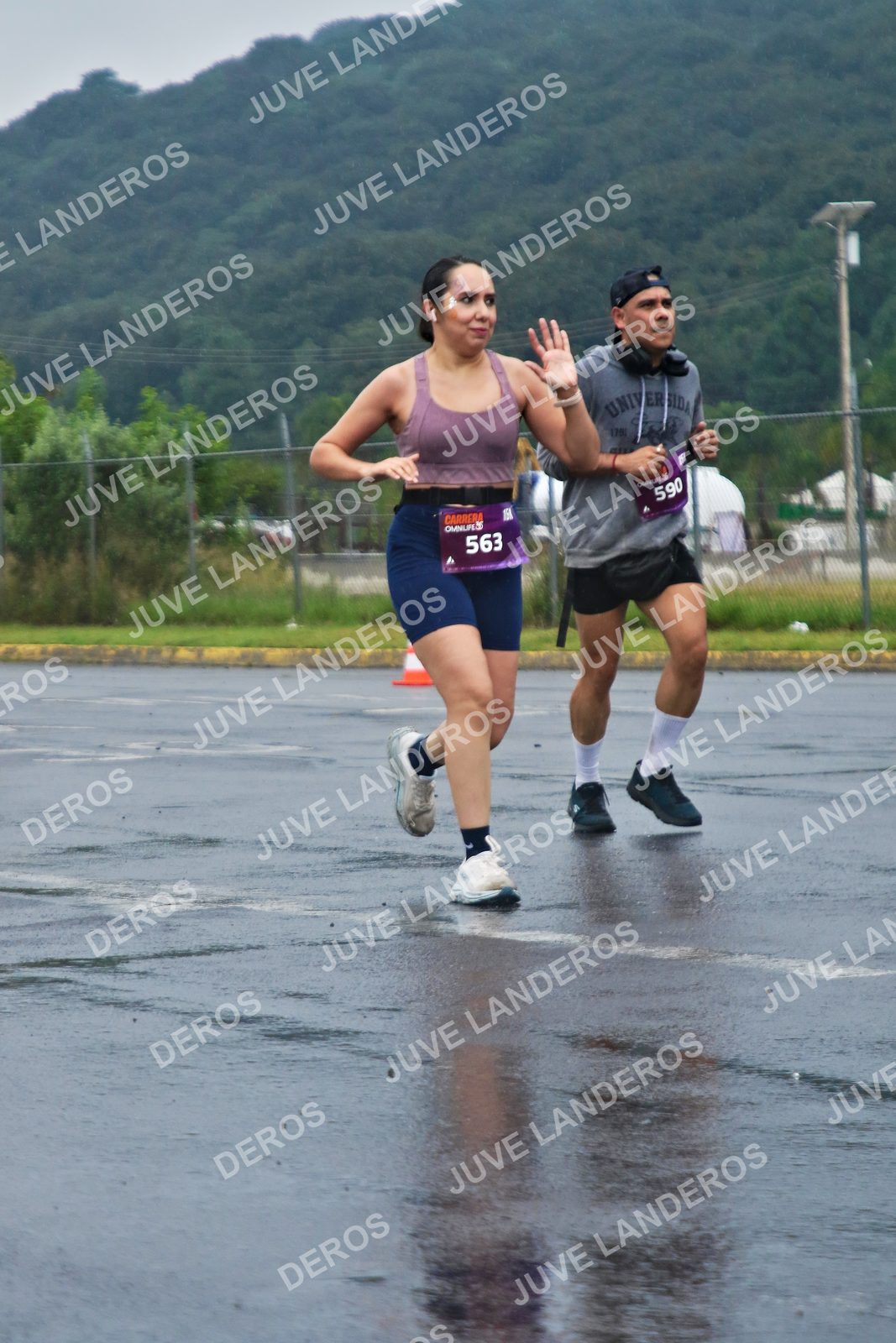 Foto de la CARRERA OMNILIFE GUADALAJARA en Estadio Akron, Zapopan a las 07:59 · dorsal 563, 590