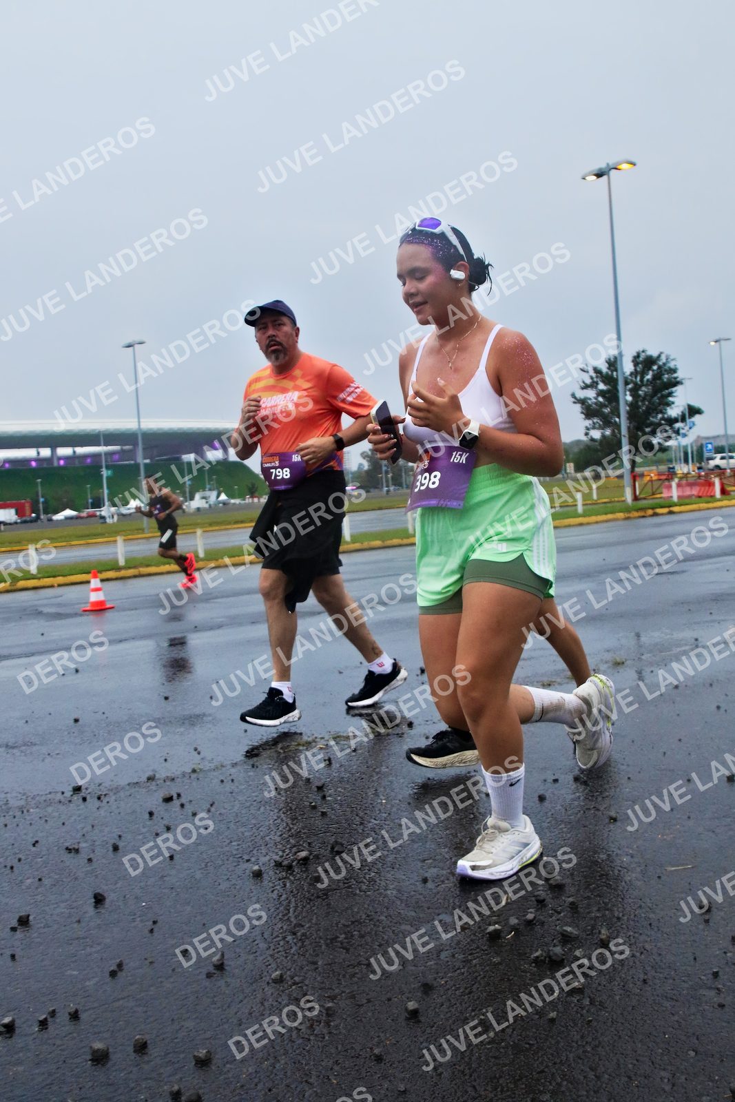 Foto de la CARRERA OMNILIFE GUADALAJARA en Estadio Akron, Zapopan a las 07:36 · dorsal 398, 798