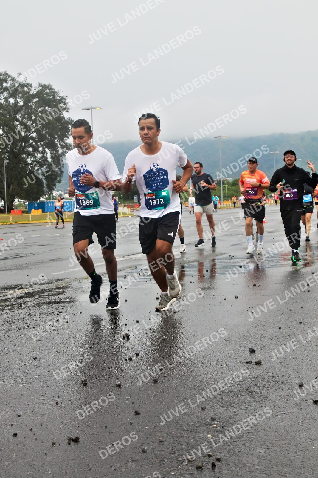 Foto de la CARRERA OMNILIFE GUADALAJARA en Estadio Akron, Zapopan a las 07:33 · dorsal 1372, 755, 1369, 363