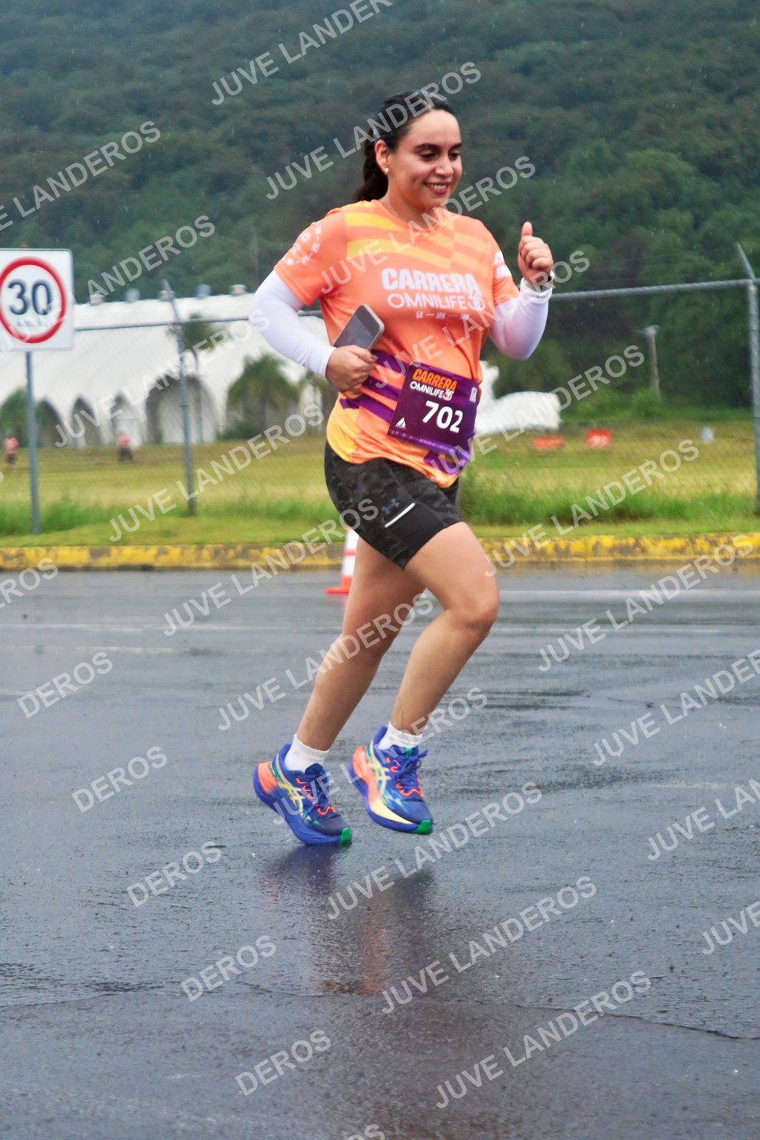 Foto de la CARRERA OMNILIFE GUADALAJARA en Estadio Akron, Zapopan a las 07:57 · dorsal 30, 702