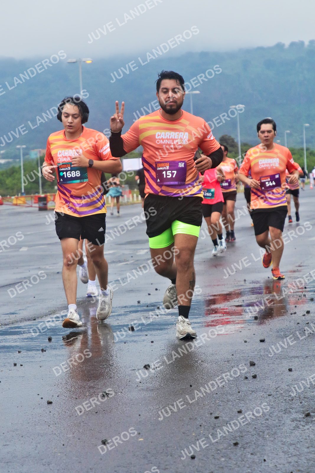 Foto de la CARRERA OMNILIFE GUADALAJARA en Estadio Akron, Zapopan a las 07:39 · dorsal 157, 1688, 544, 1260