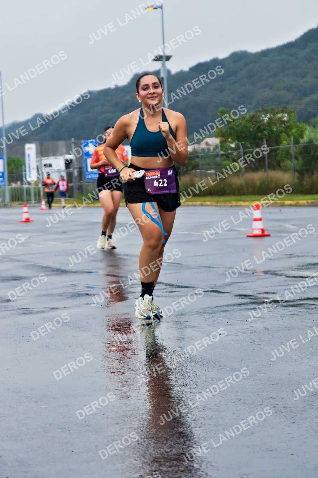 Foto de la CARRERA OMNILIFE GUADALAJARA en Estadio Akron, Zapopan a las 08:06 · dorsal 422, 686
