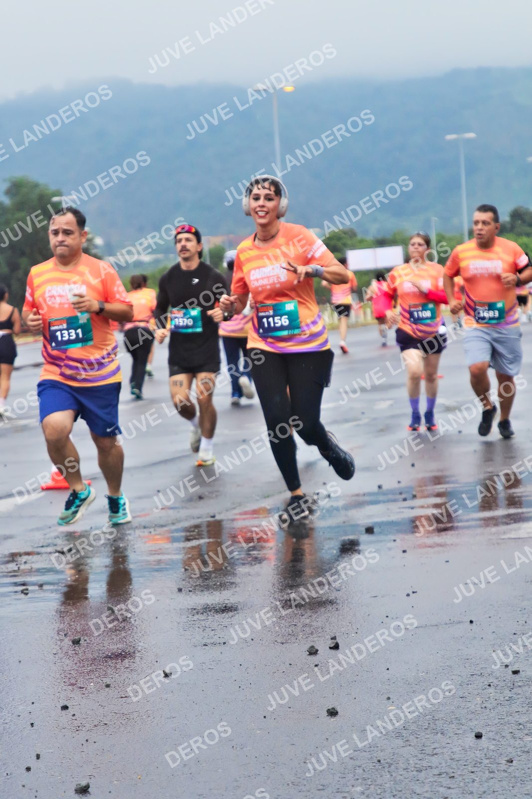 Foto de la CARRERA OMNILIFE GUADALAJARA en Estadio Akron, Zapopan a las 07:43 · dorsal 1331, 1156, 1570, 1683