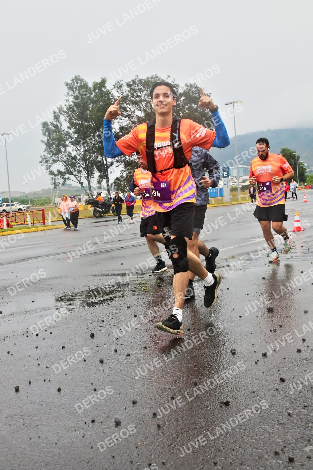 Foto de la CARRERA OMNILIFE GUADALAJARA en Estadio Akron, Zapopan a las 07:33 · dorsal 515, 194, 494
