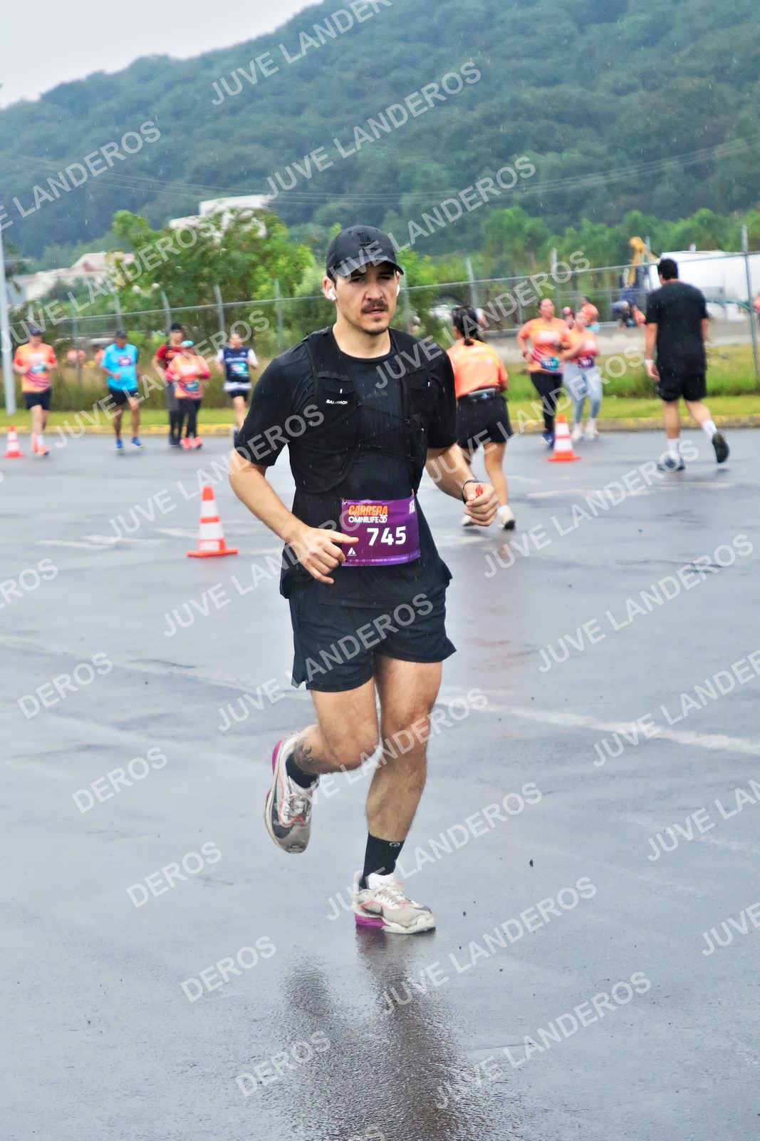 Foto de la CARRERA OMNILIFE GUADALAJARA en Estadio Akron, Zapopan a las 07:51 · dorsal 745
