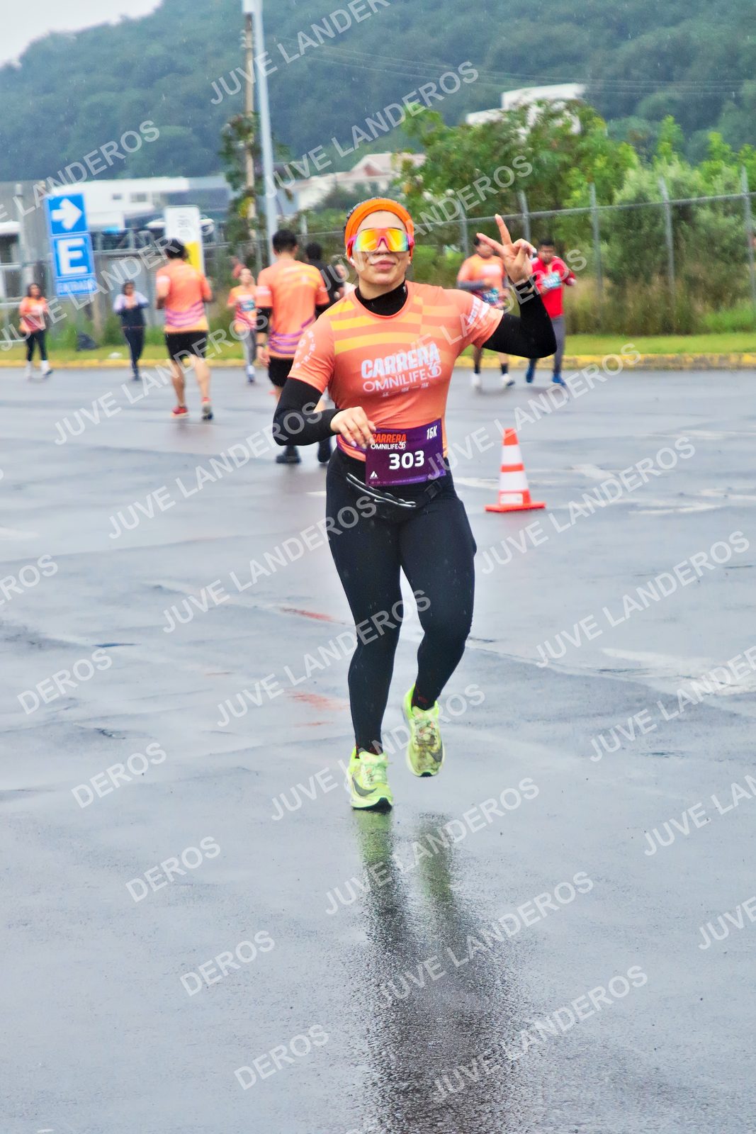 Foto de la CARRERA OMNILIFE GUADALAJARA en Estadio Akron, Zapopan a las 07:52 · dorsal 303