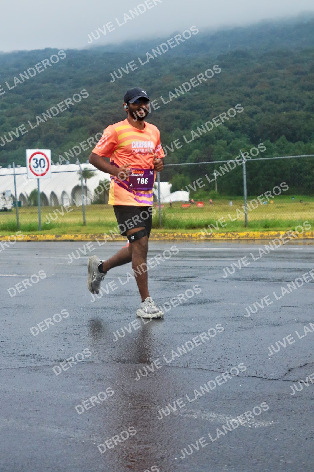 Foto de la CARRERA OMNILIFE GUADALAJARA en Estadio Akron, Zapopan a las 07:56 · dorsal 30, 186