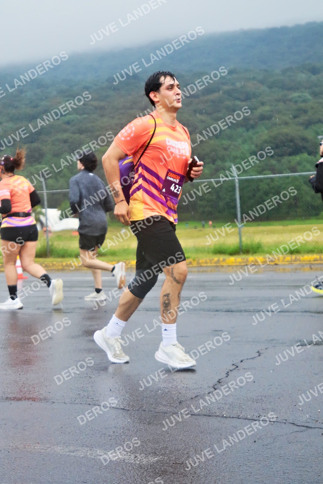 Foto de la CARRERA OMNILIFE GUADALAJARA en Estadio Akron, Zapopan a las 07:54 · dorsal 423