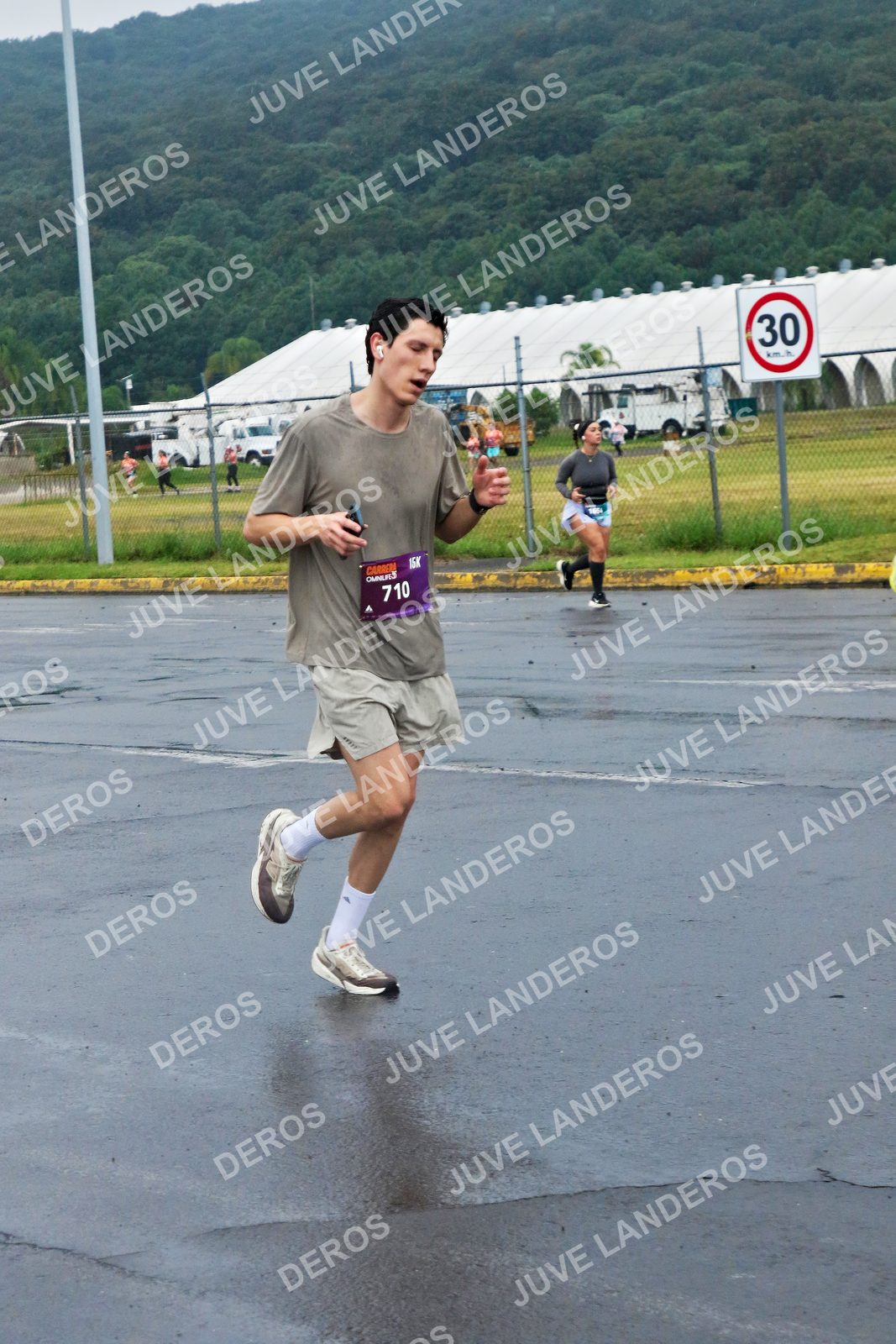 Foto de la CARRERA OMNILIFE GUADALAJARA en Estadio Akron, Zapopan a las 07:51 · dorsal 30, 710