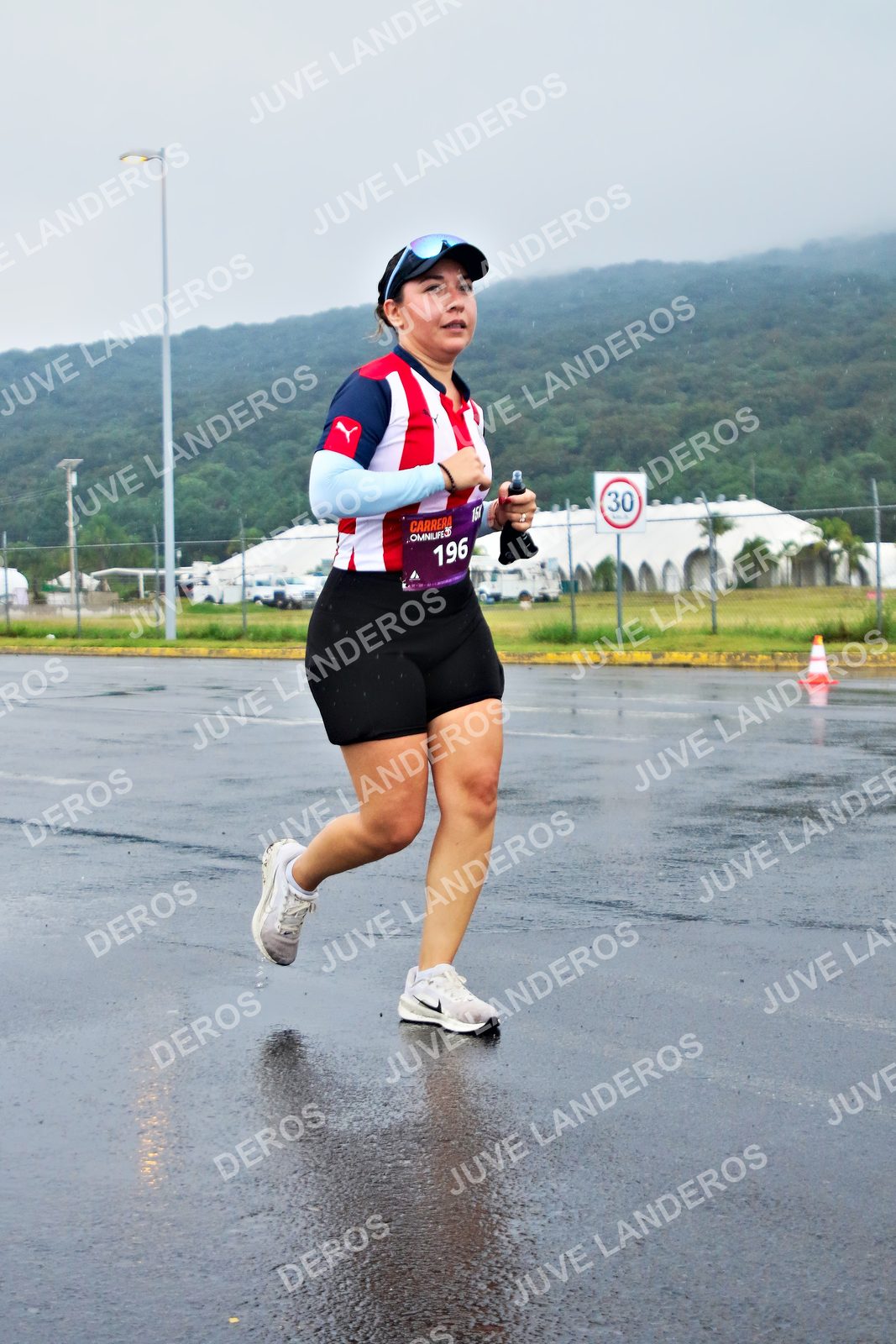 Foto de la CARRERA OMNILIFE GUADALAJARA en Estadio Akron, Zapopan a las 08:11 · dorsal 30, 196