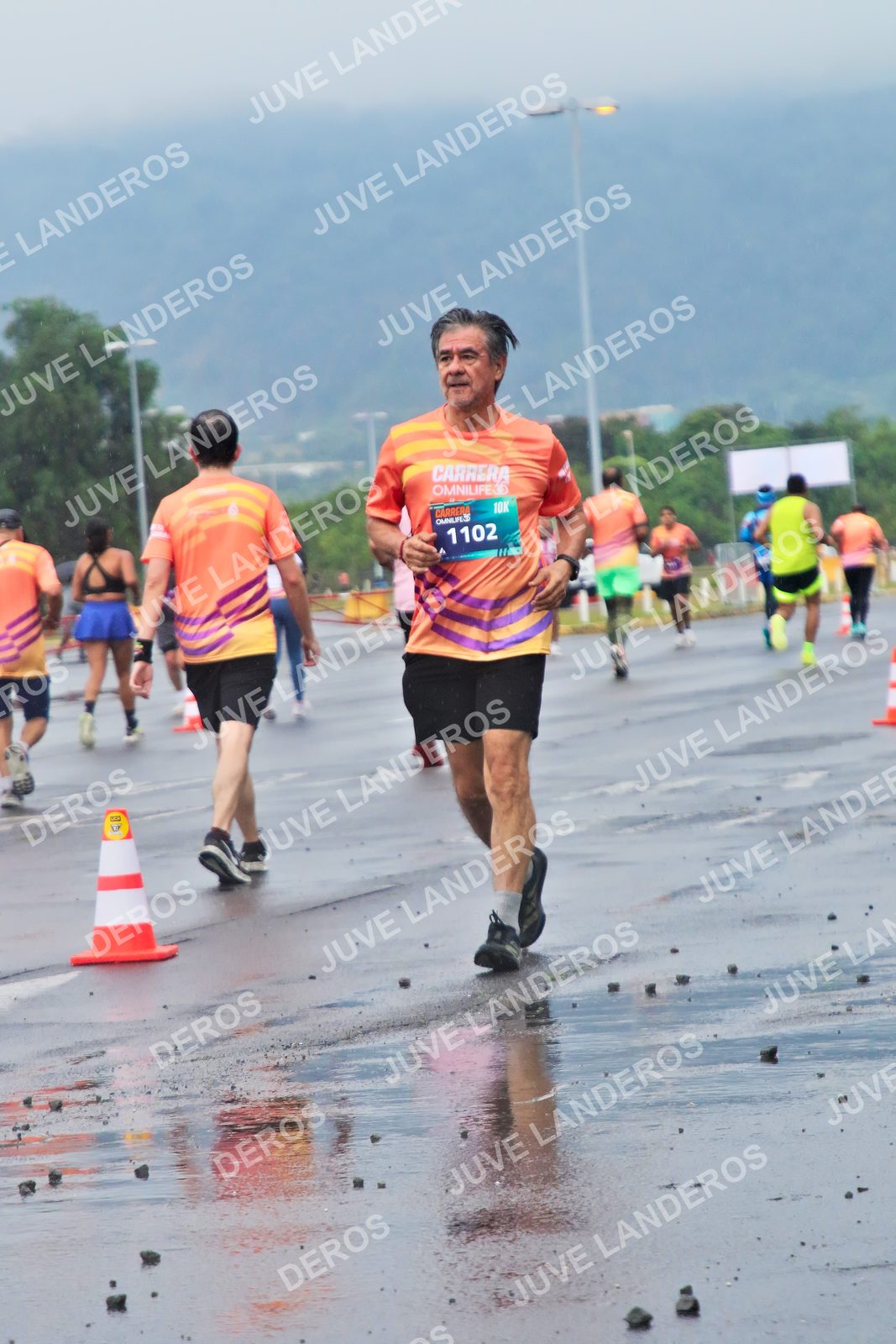 Foto de la CARRERA OMNILIFE GUADALAJARA en Estadio Akron, Zapopan a las 07:49 · dorsal 1102