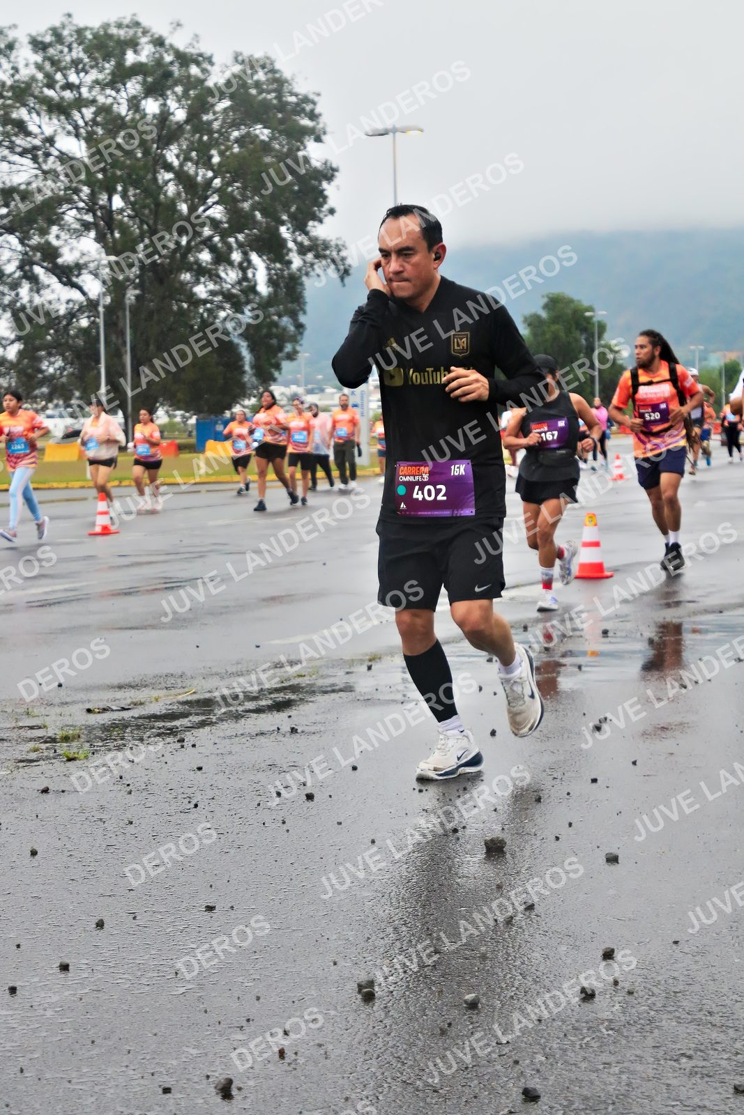 Foto de la CARRERA OMNILIFE GUADALAJARA en Estadio Akron, Zapopan a las 07:27 · dorsal 402, 167, 520, 1263