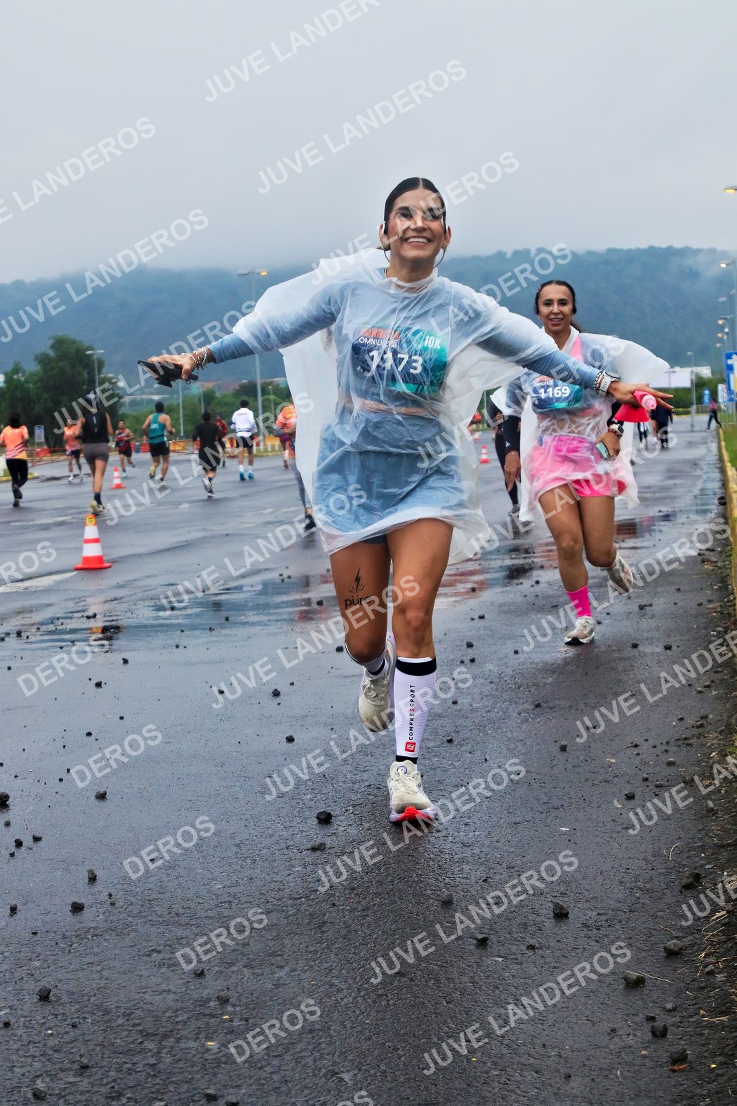 Foto de la CARRERA OMNILIFE GUADALAJARA en Estadio Akron, Zapopan a las 07:41 · dorsal 1173, 1169