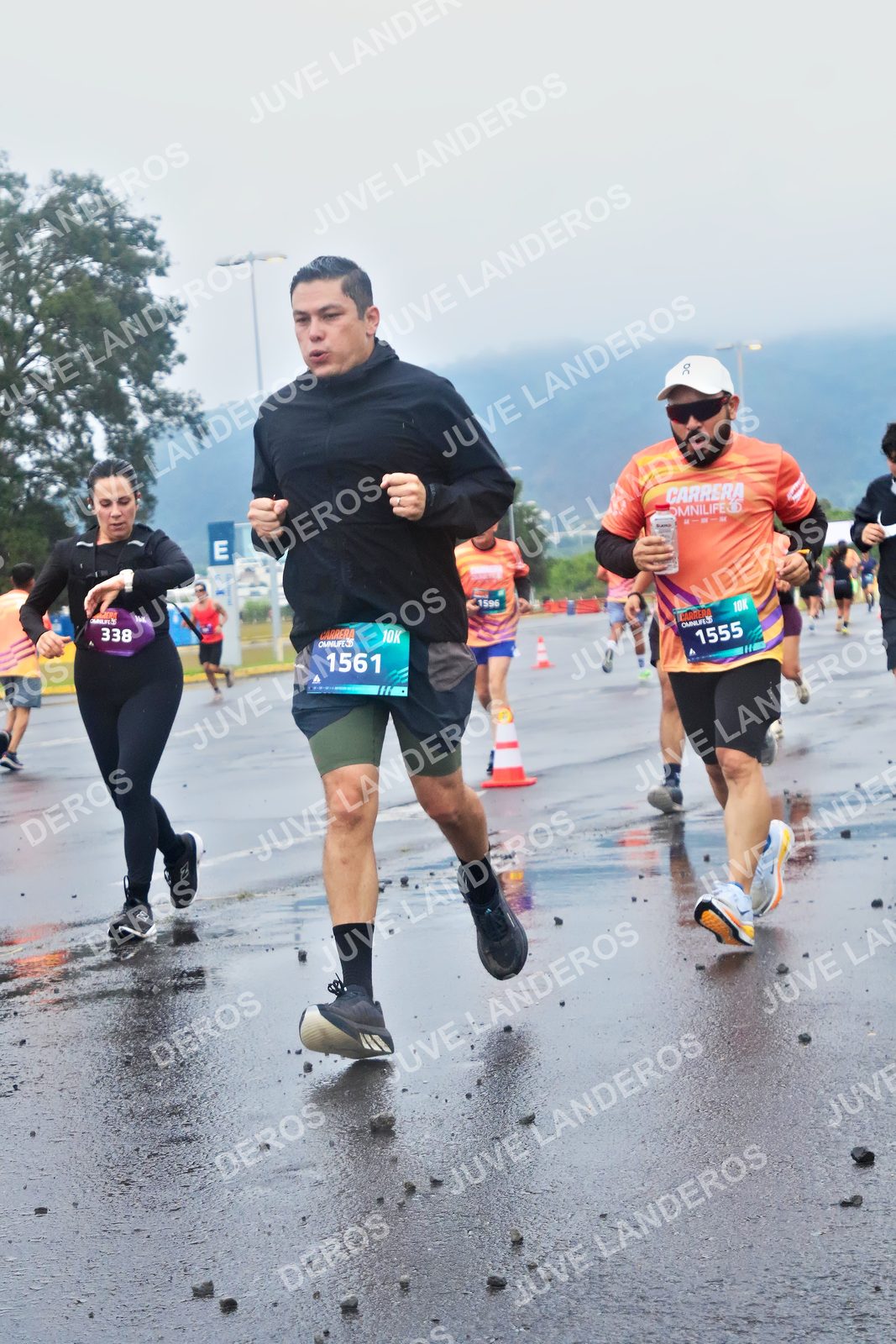 Foto de la CARRERA OMNILIFE GUADALAJARA en Estadio Akron, Zapopan a las 07:41 · dorsal 1561, 338, 1555, 1596