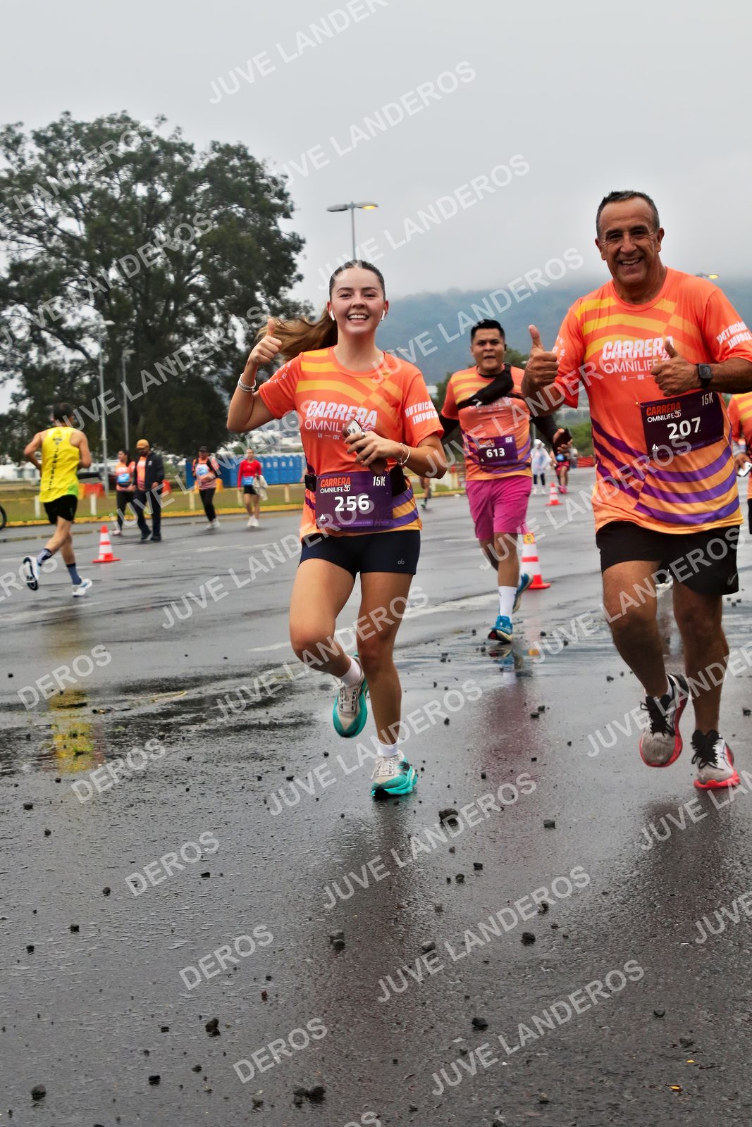 Foto de la CARRERA OMNILIFE GUADALAJARA en Estadio Akron, Zapopan a las 07:31 · dorsal 256, 207, 613