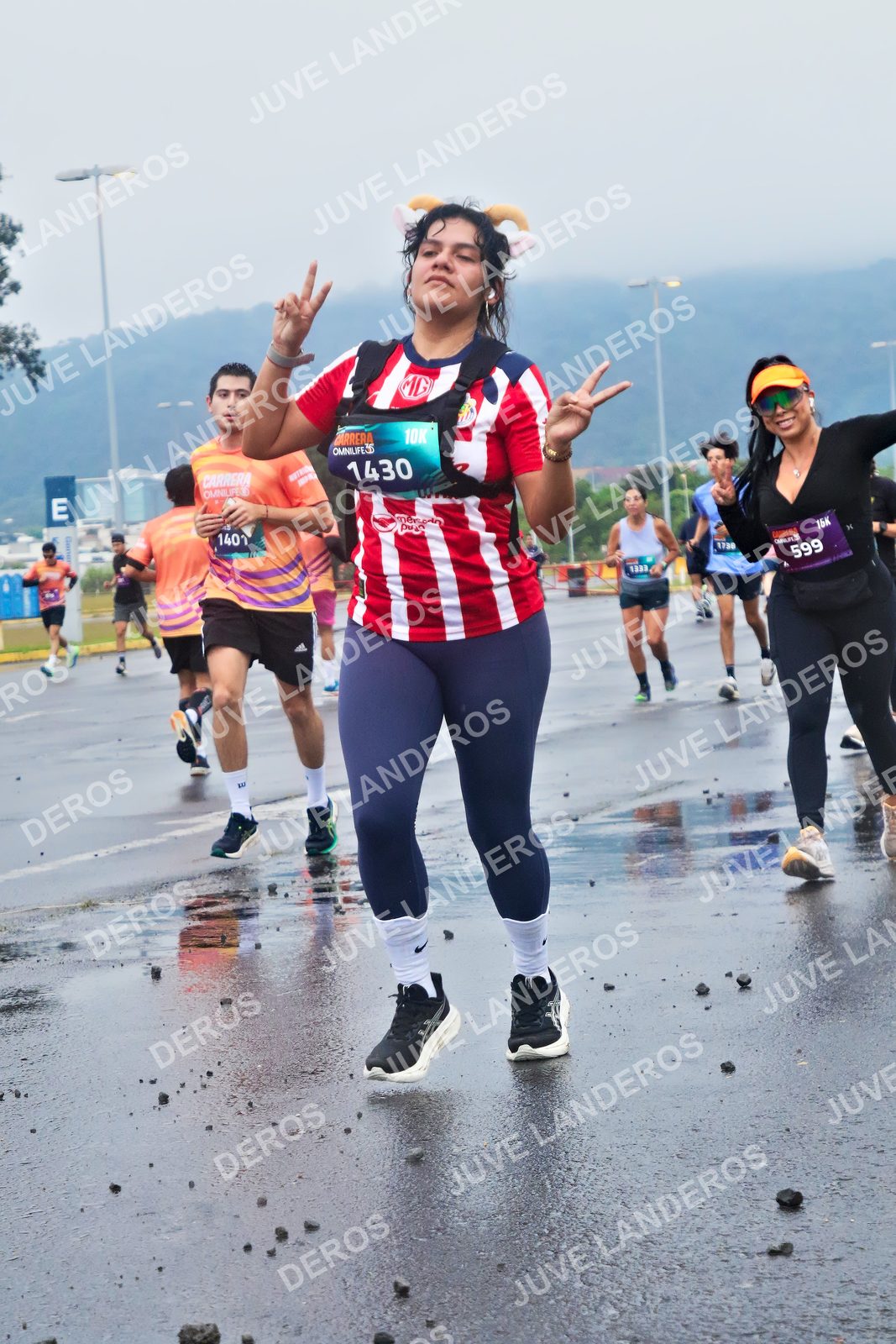 Foto de la CARRERA OMNILIFE GUADALAJARA en Estadio Akron, Zapopan a las 07:42 · dorsal 1430, 599, 1401, 1730